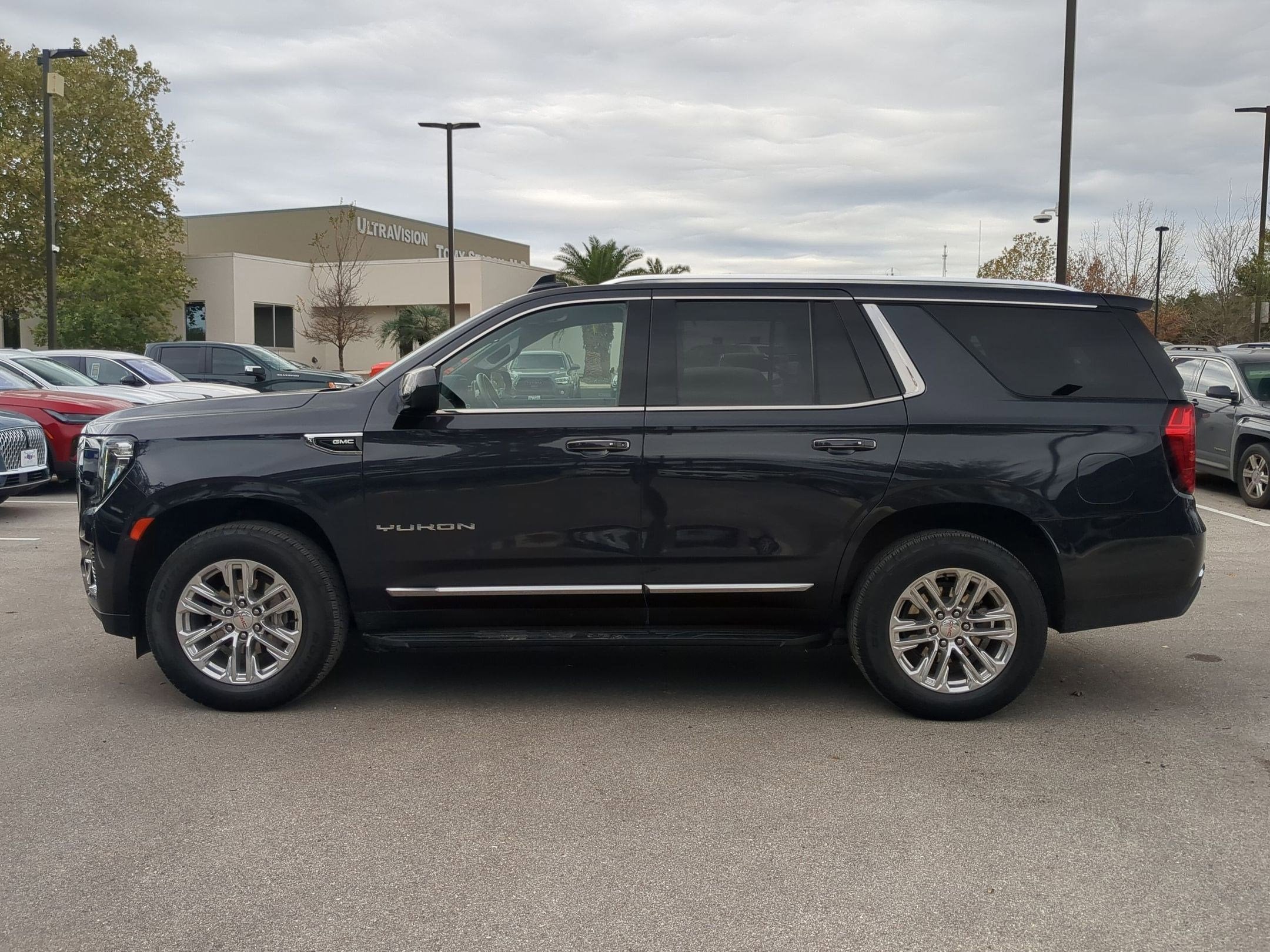2023 GMC Yukon SLT