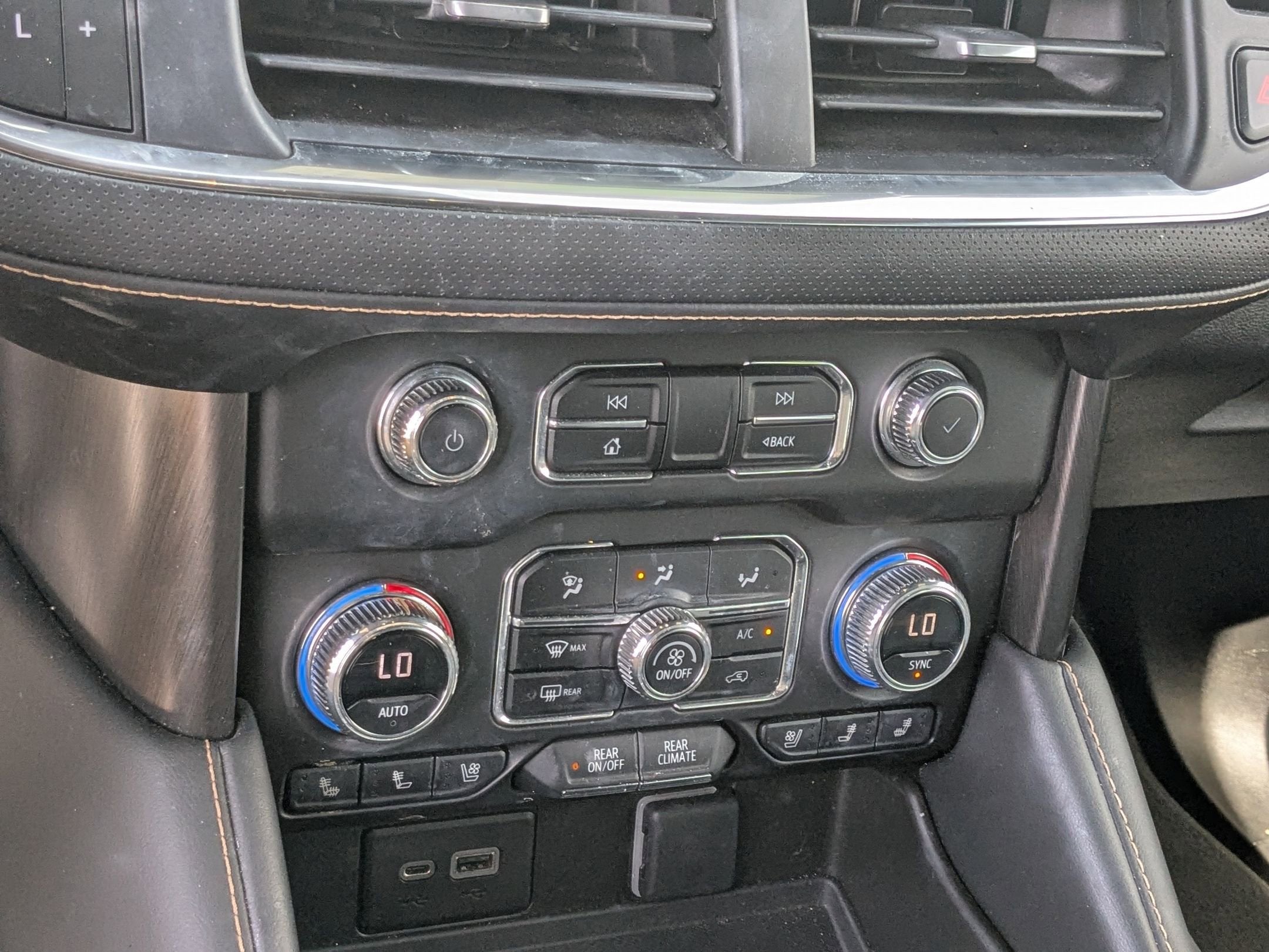 2023 GMC Yukon XL AT4