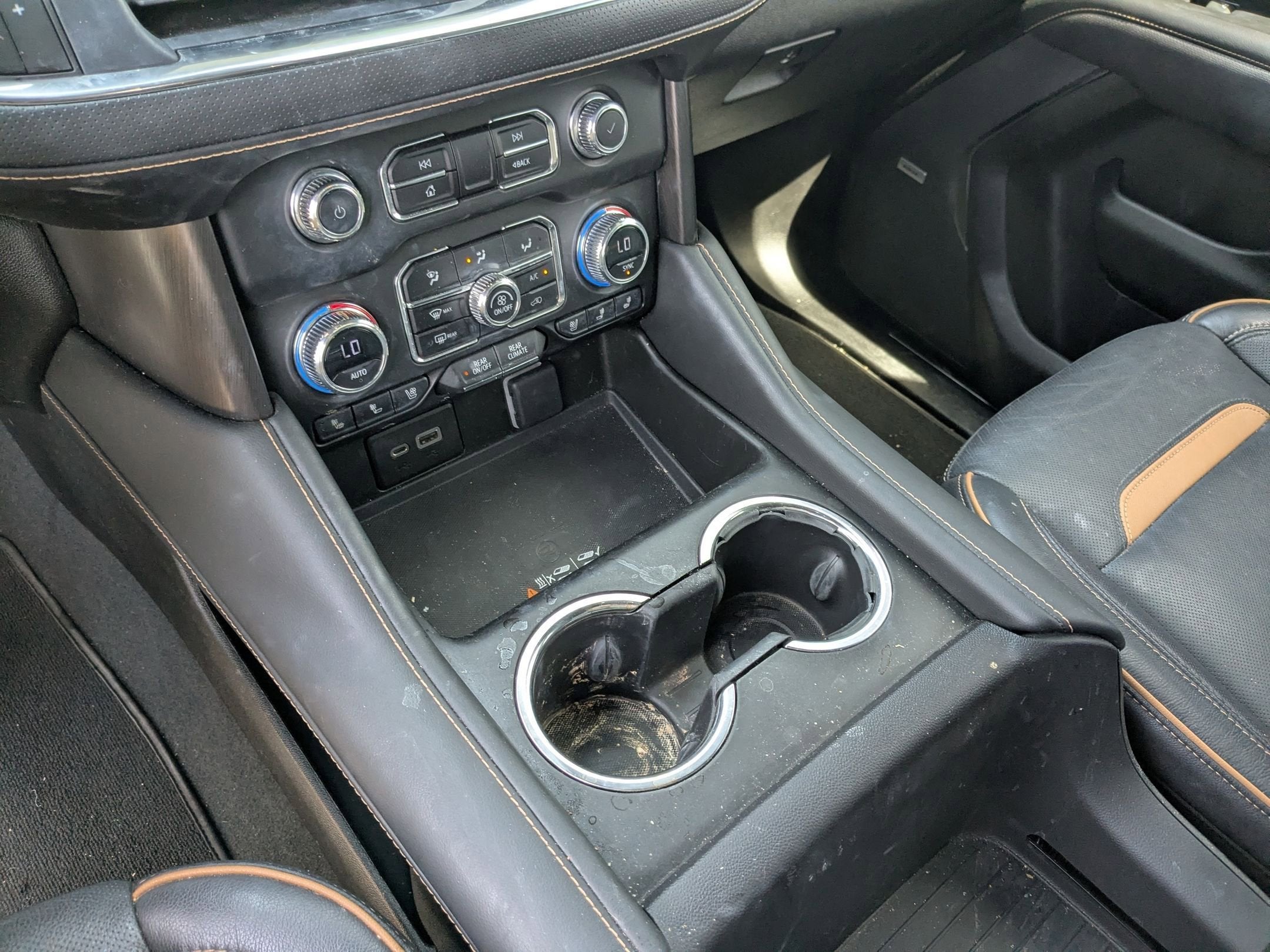 2023 GMC Yukon XL AT4