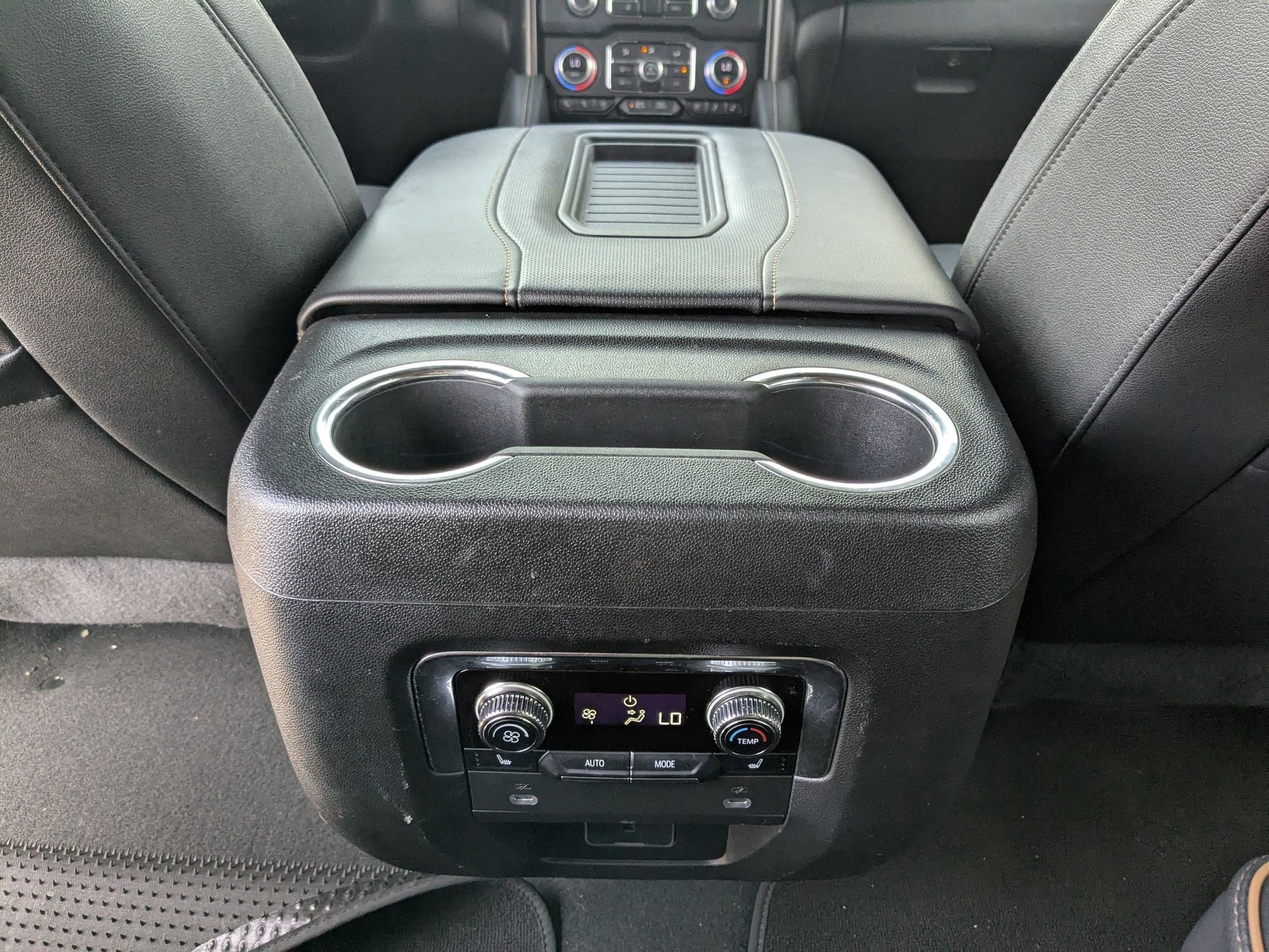 2023 GMC Yukon XL AT4