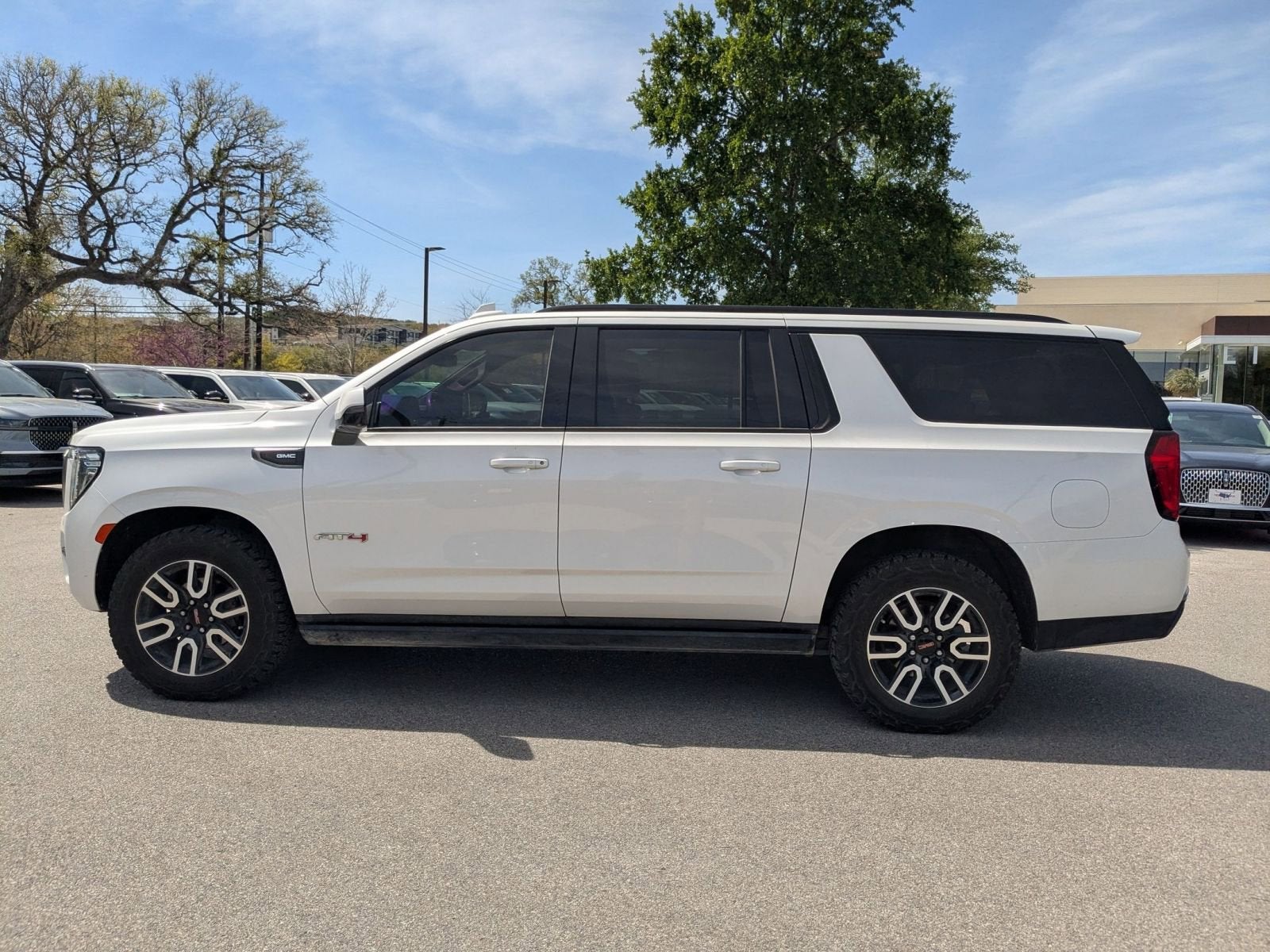 2023 GMC Yukon XL AT4