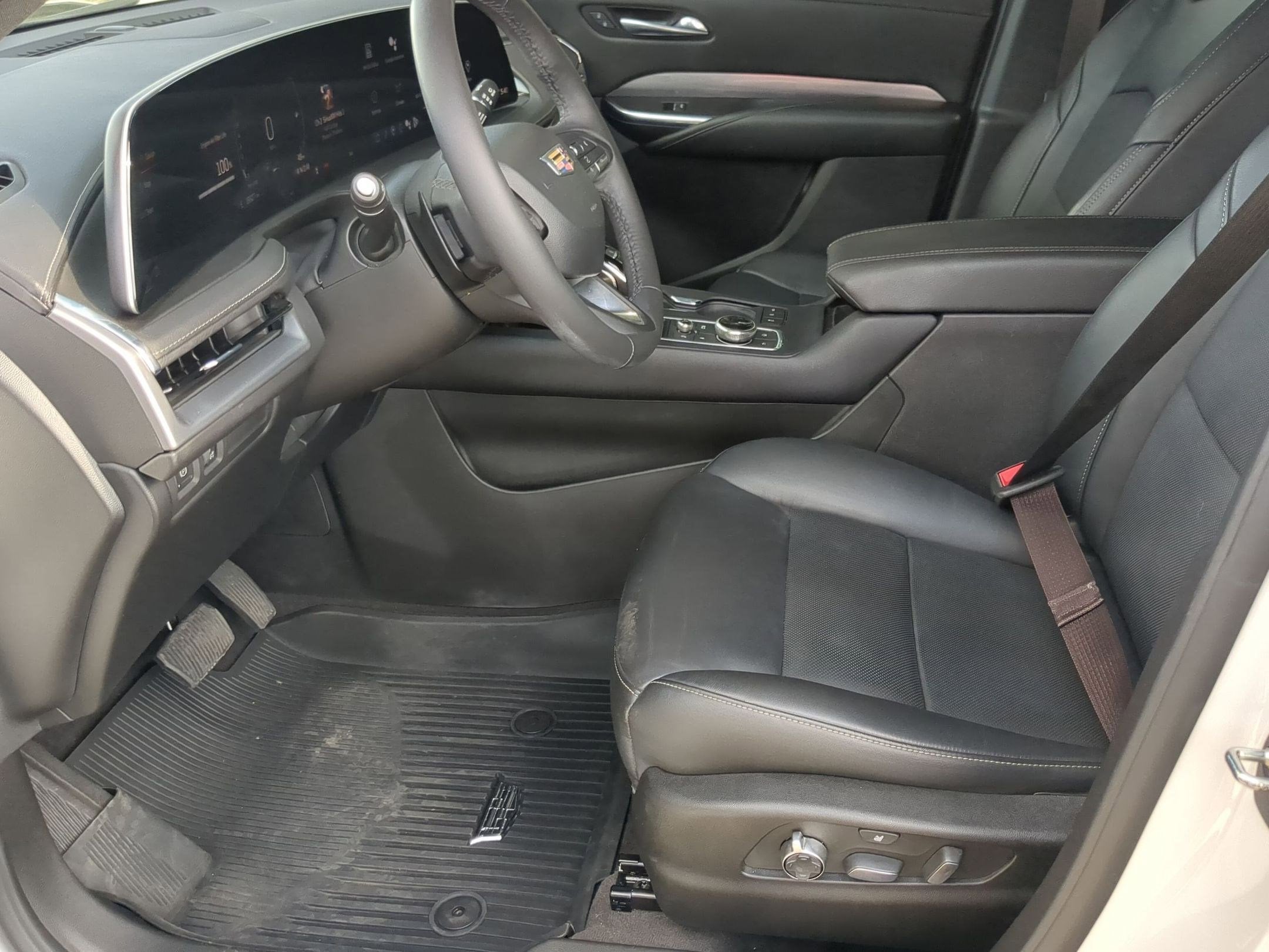 2024 Cadillac XT4 FWD Premium Luxury