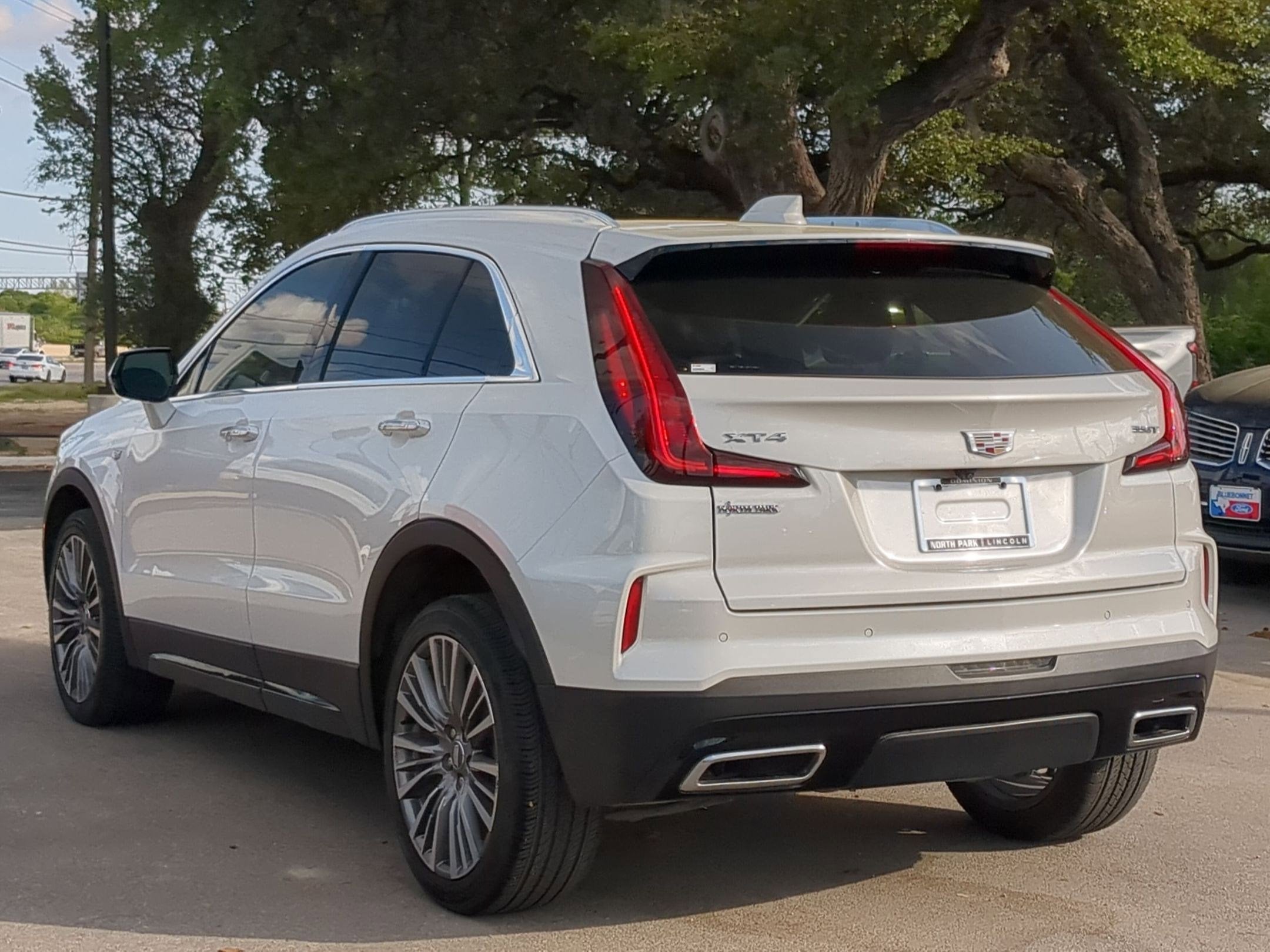 2024 Cadillac XT4 FWD Premium Luxury