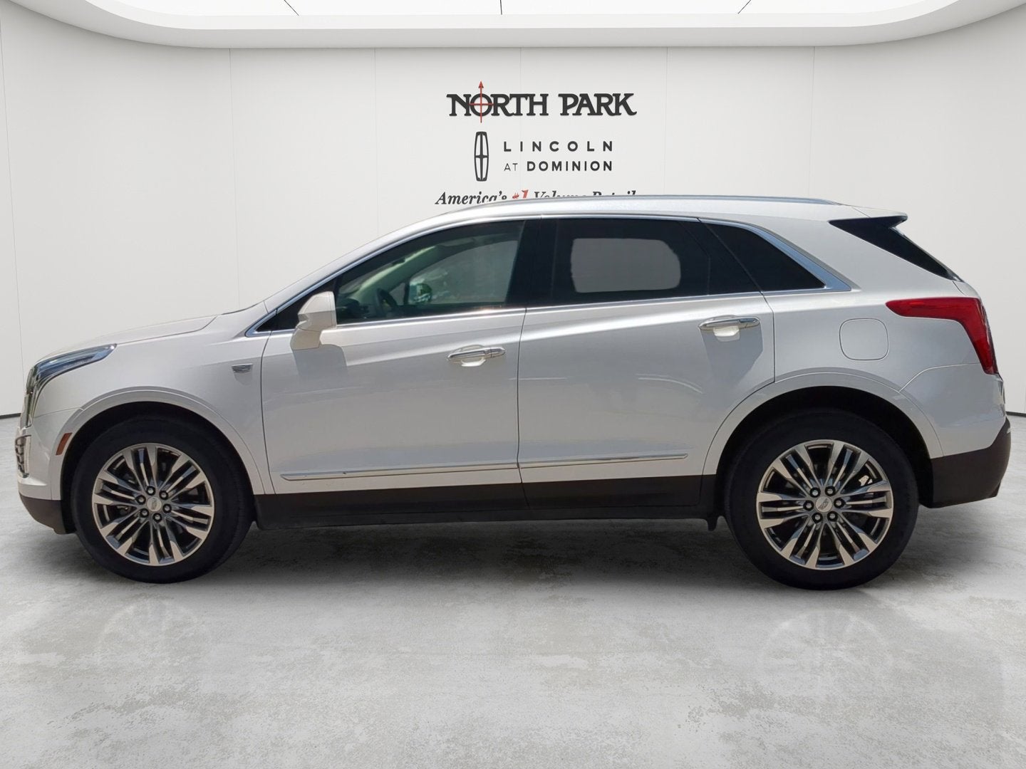 2017 Cadillac XT5 Premium Luxury FWD