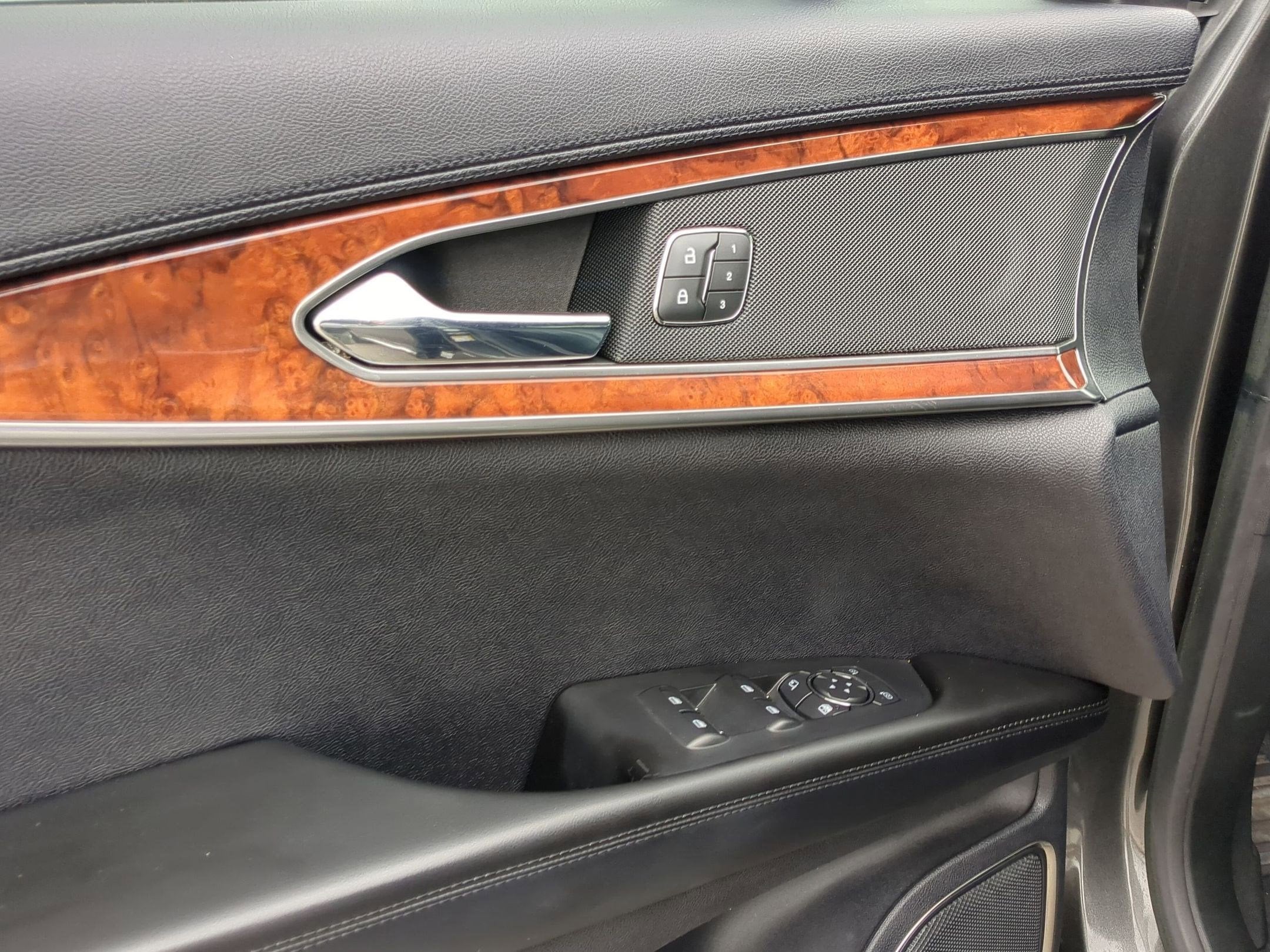 2019 Lincoln Nautilus Select