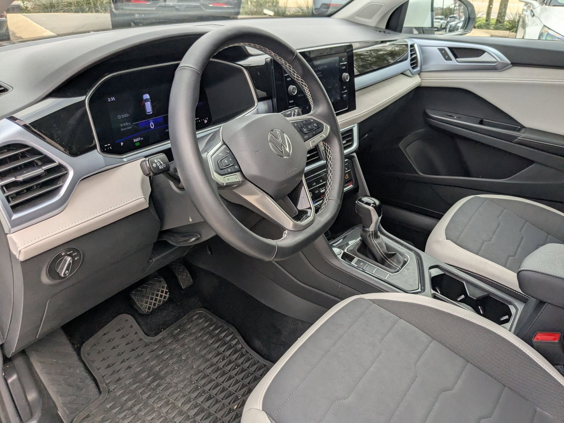 2025 Volkswagen Taos SE