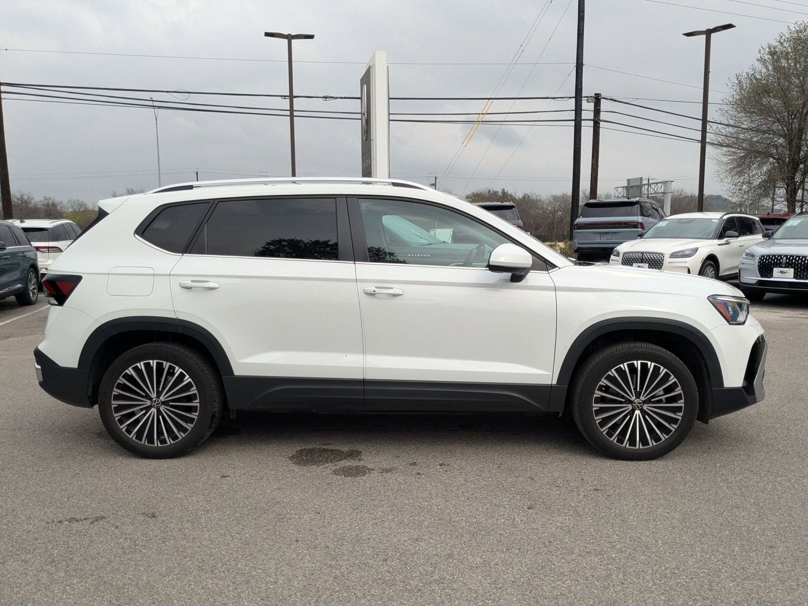 2025 Volkswagen Taos SE