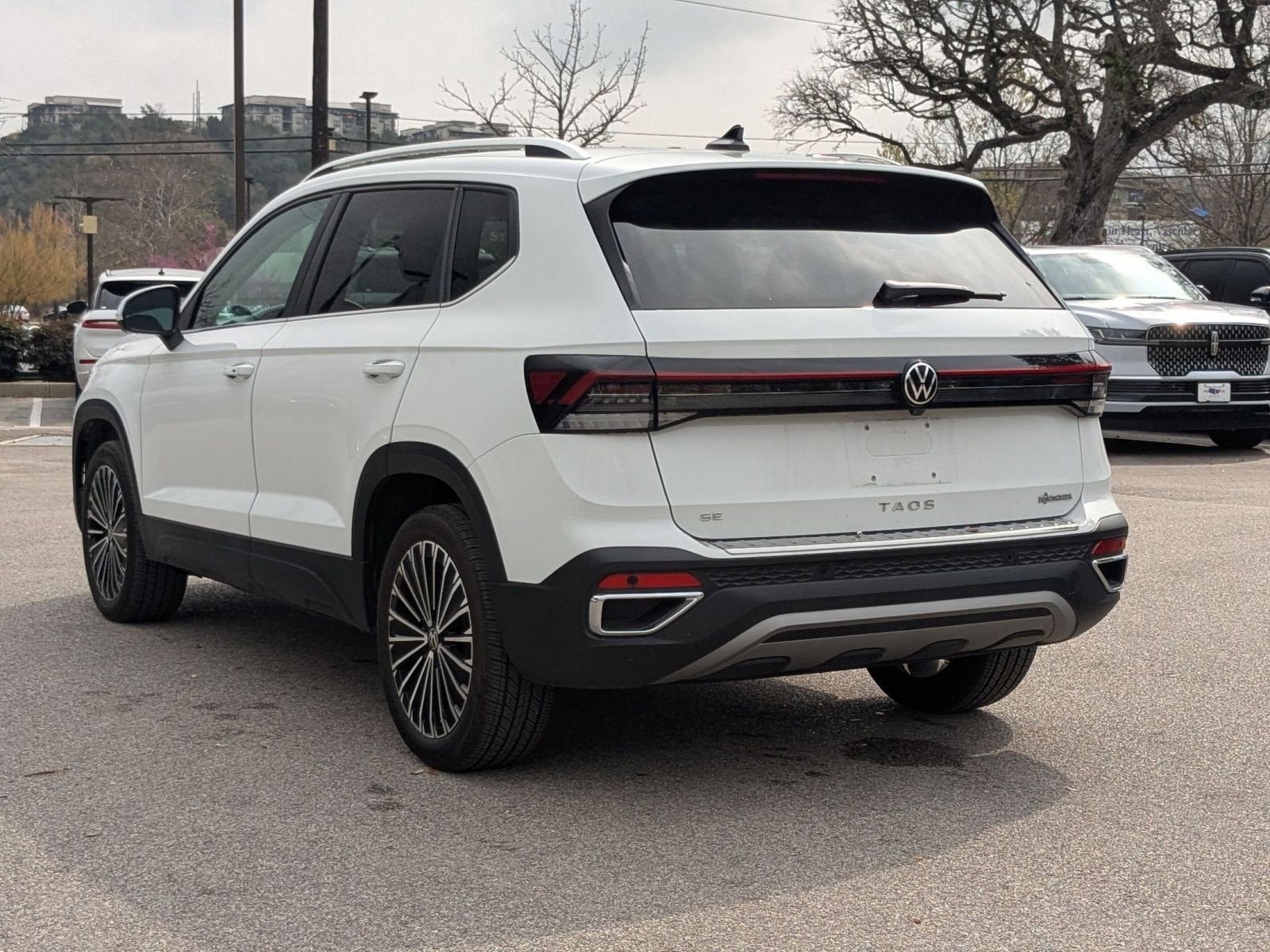 2025 Volkswagen Taos SE