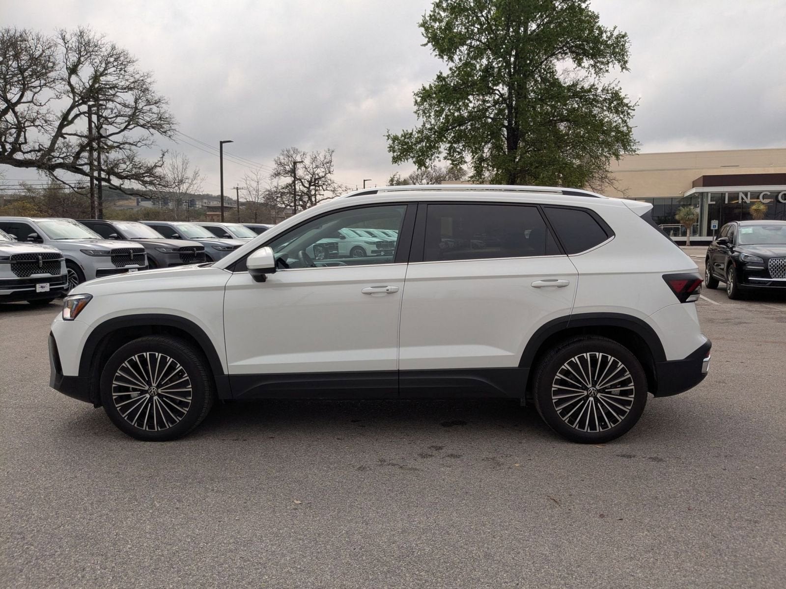 2025 Volkswagen Taos SE