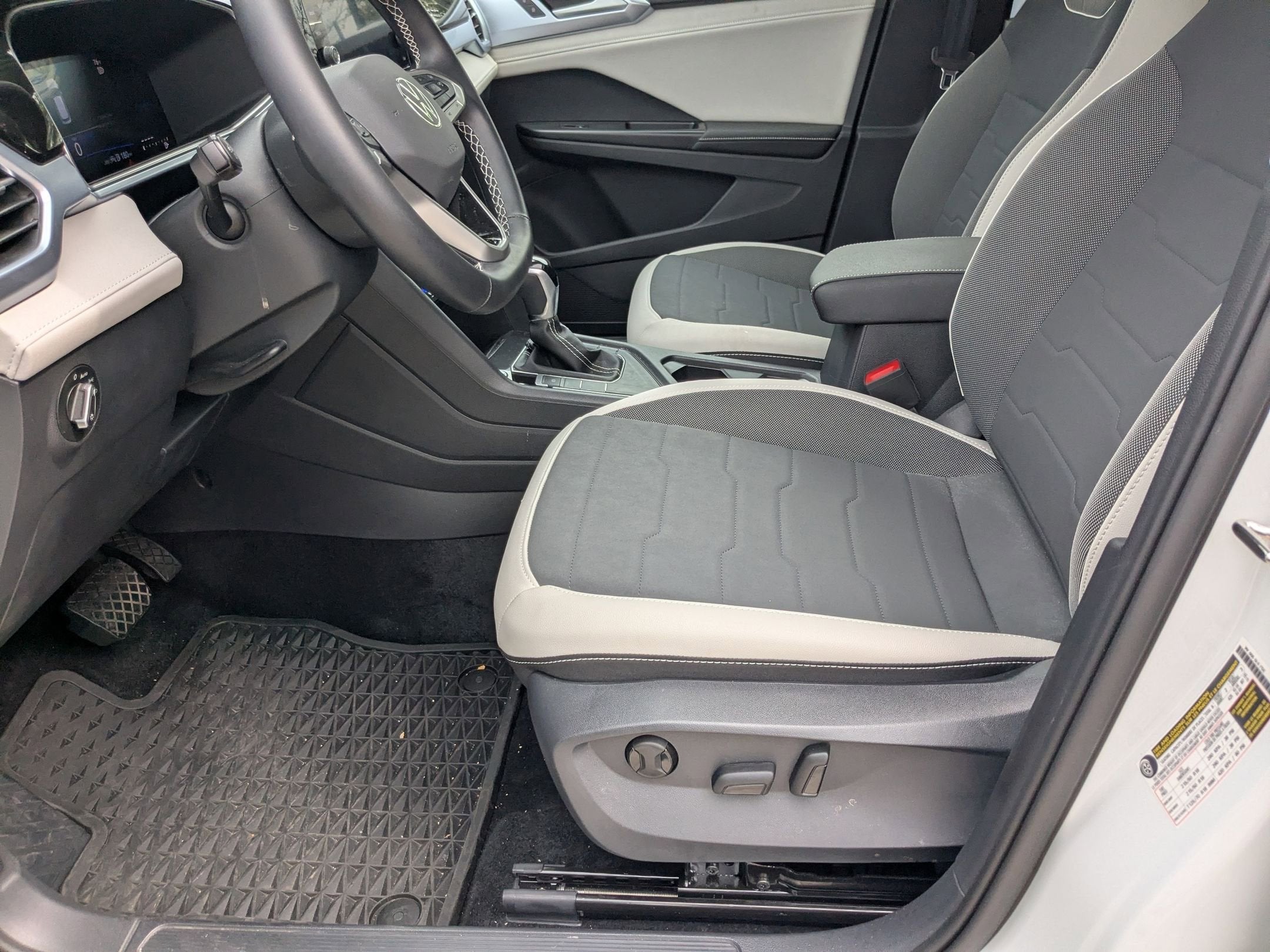 2025 Volkswagen Taos SE