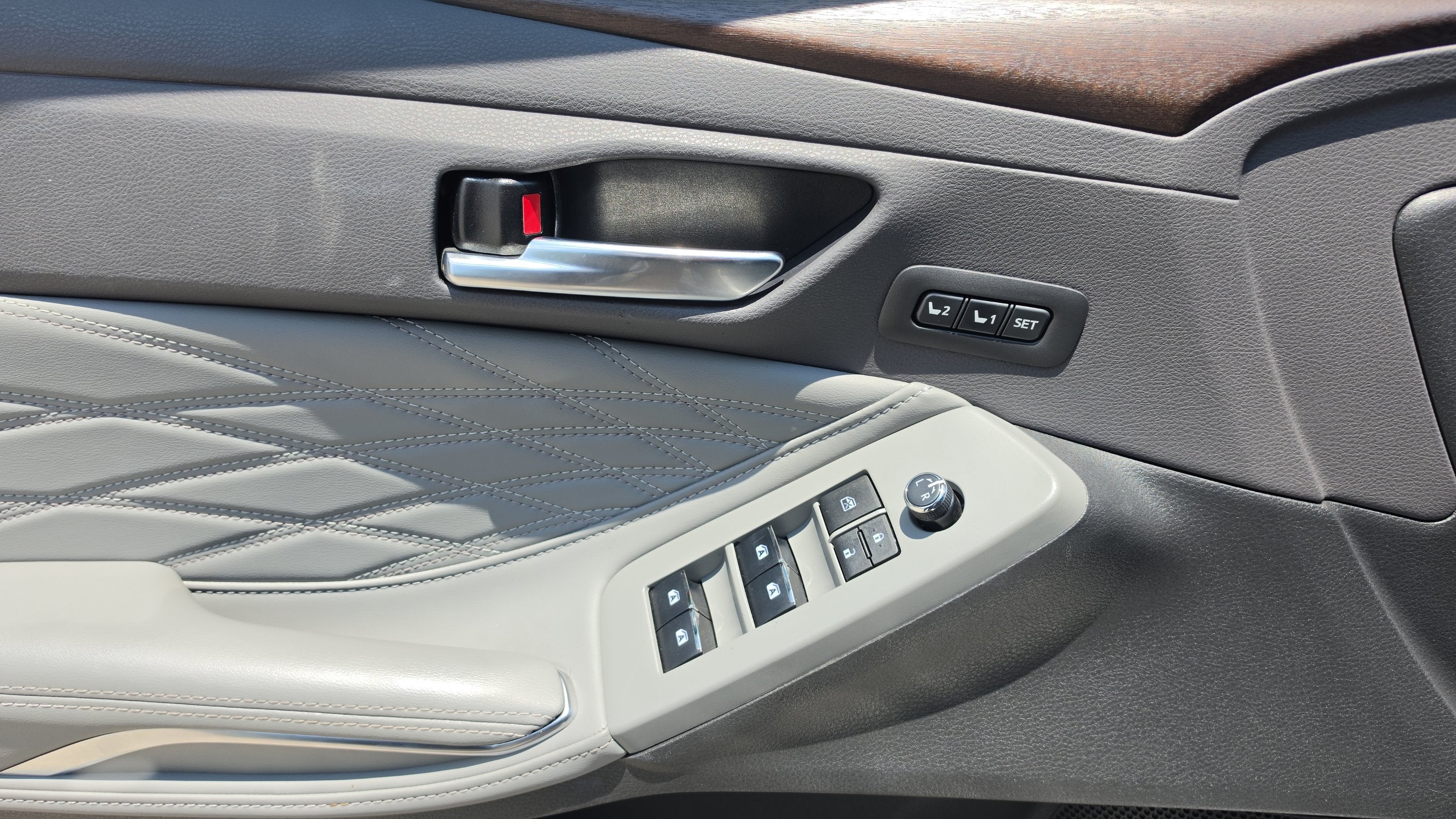 2022 Toyota Avalon Hybrid Limited