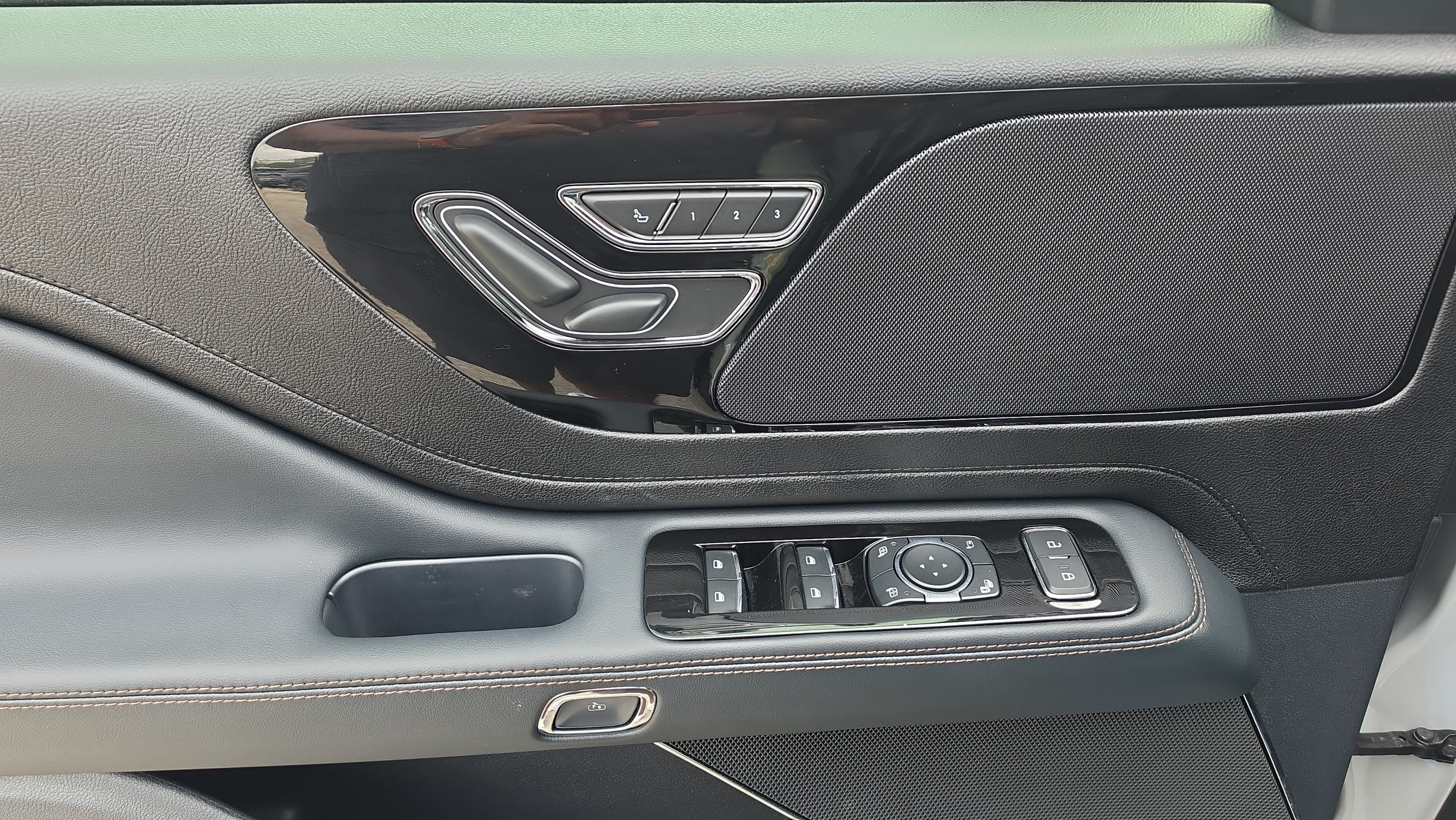 2027 Lincoln Aviator Premiere
