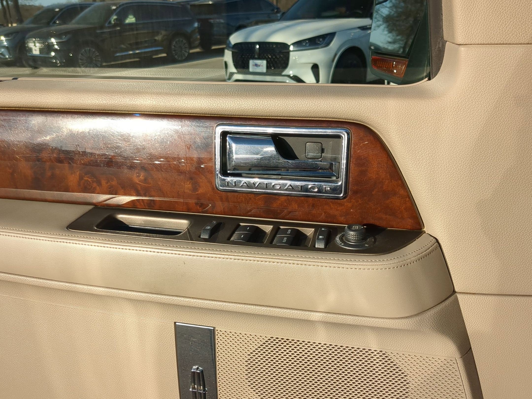 2014 Lincoln Navigator Base