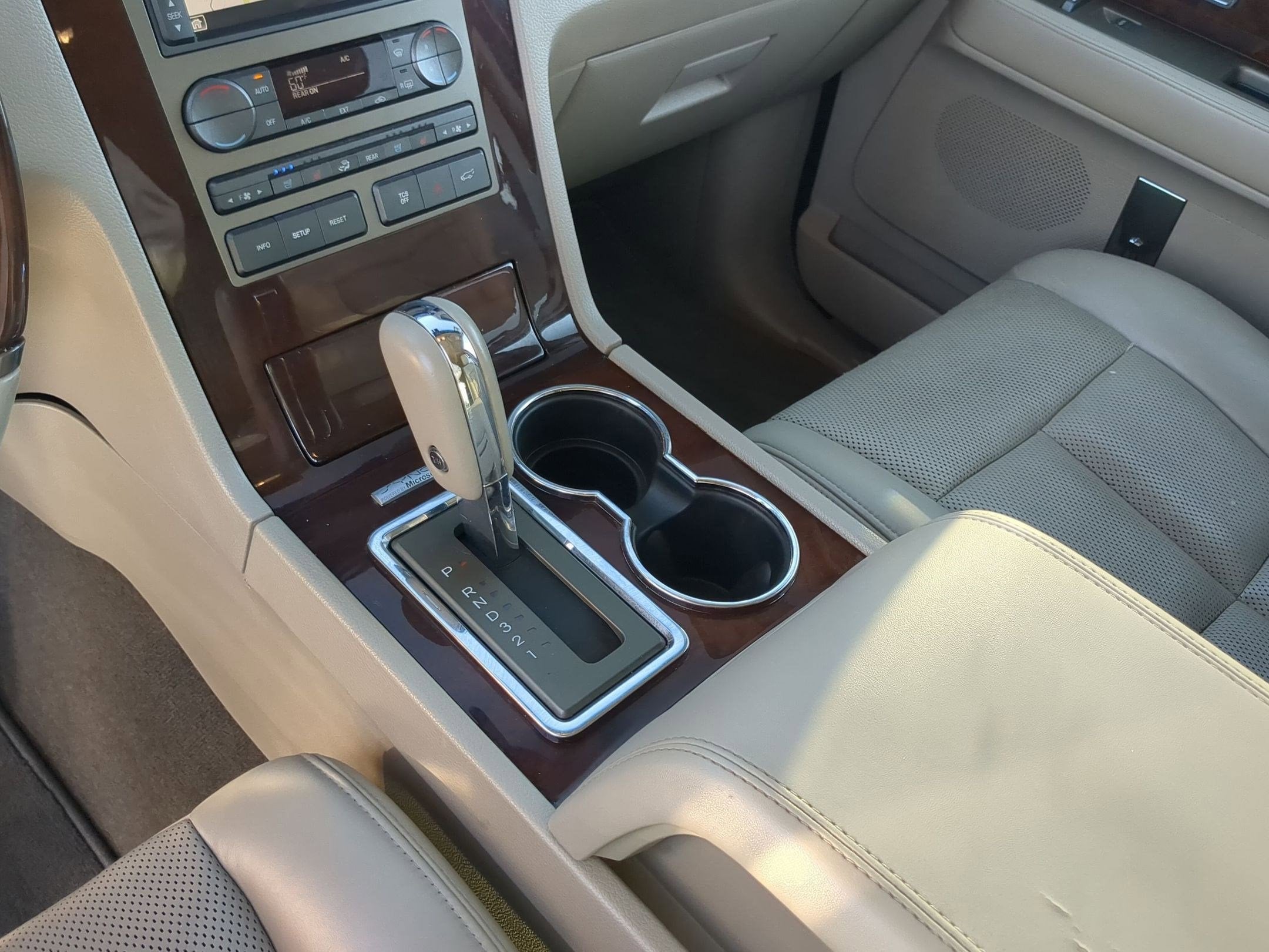 2014 Lincoln Navigator Base