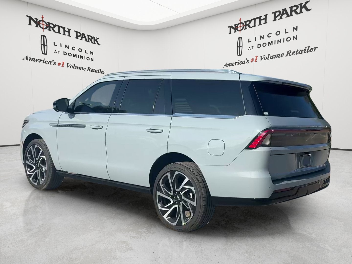 2027 Lincoln Navigator Reserve