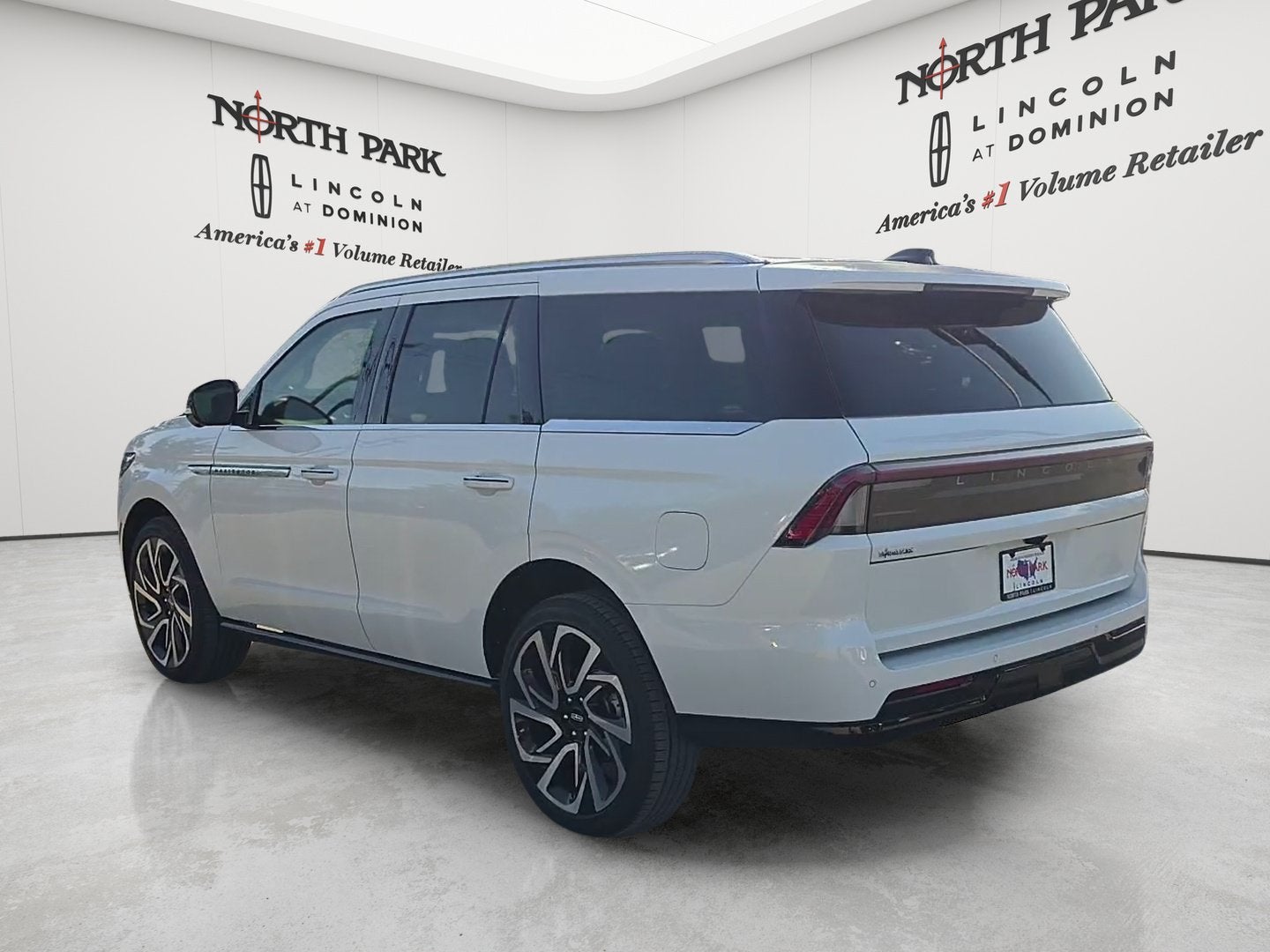 2027 Lincoln Navigator Reserve