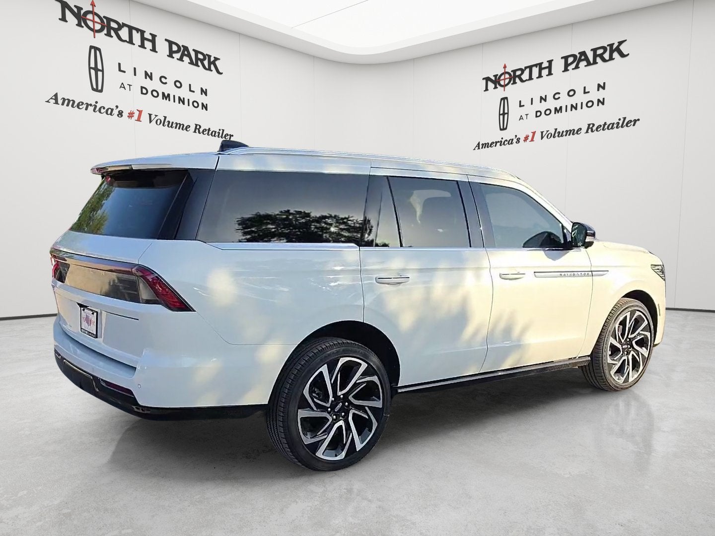 2027 Lincoln Navigator Reserve