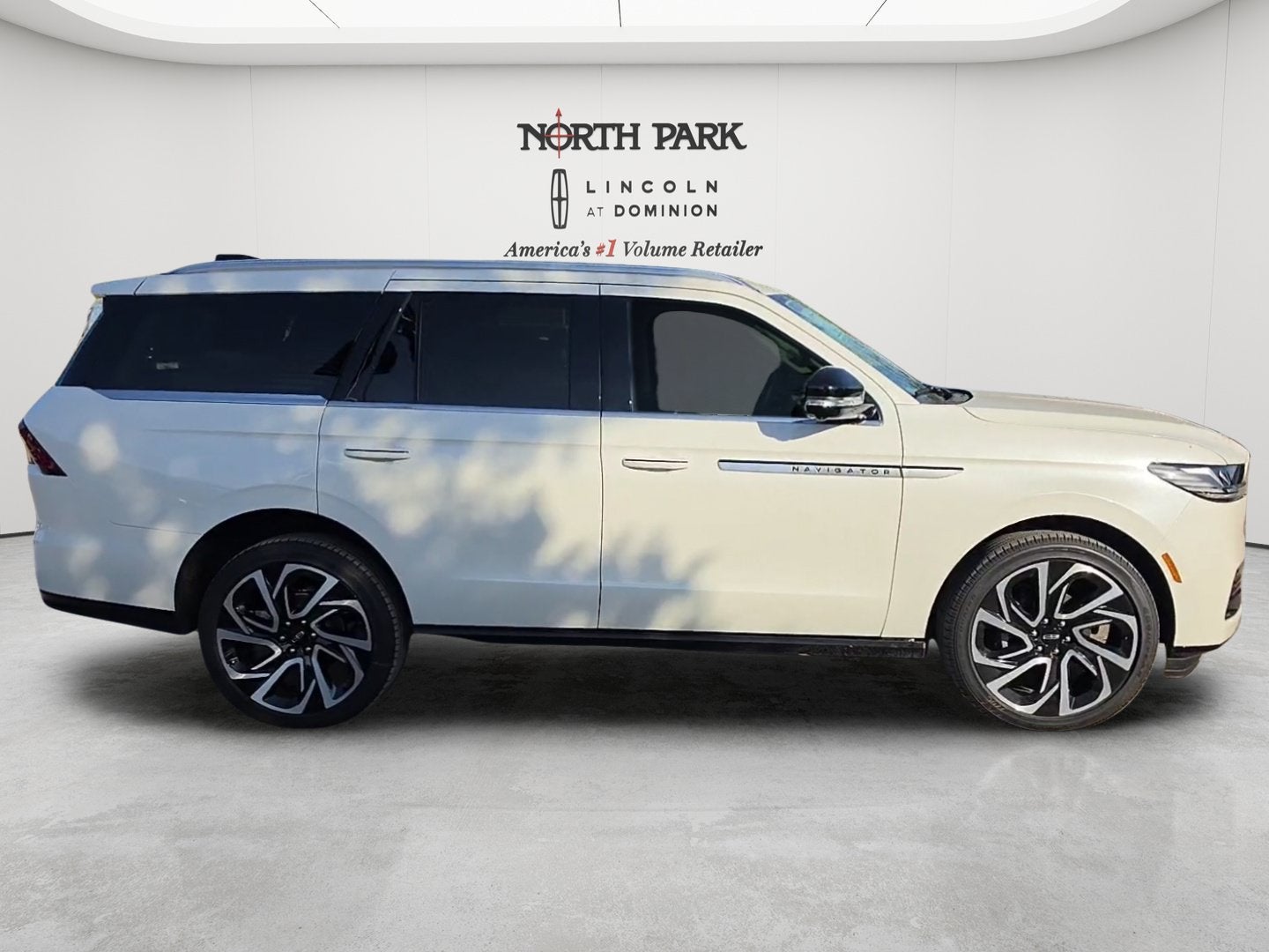 2027 Lincoln Navigator Reserve