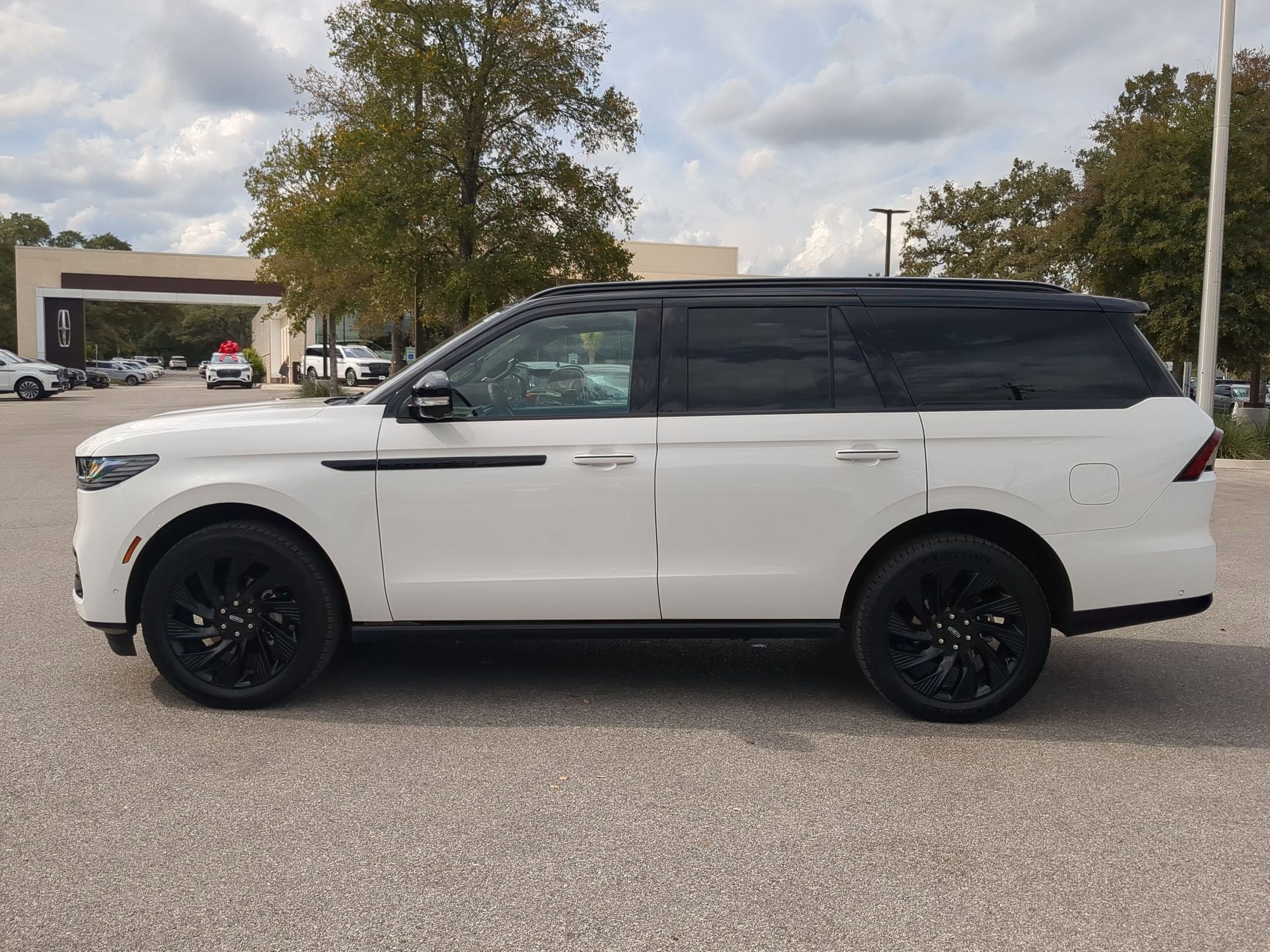 2025 Lincoln Navigator *Custom Wrap* Reserve