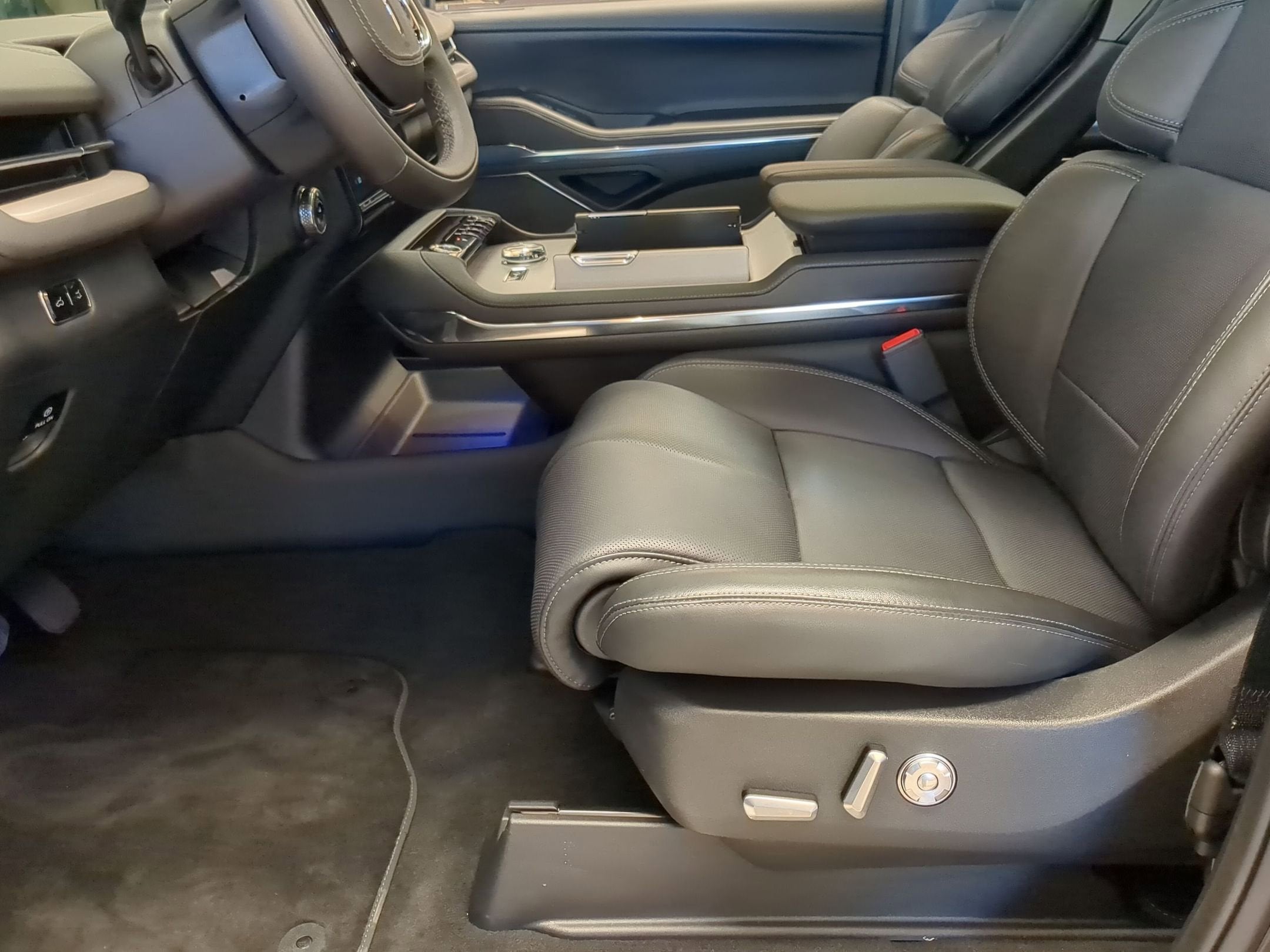 2025 Lincoln *Custom Wrap Navigator Reserve