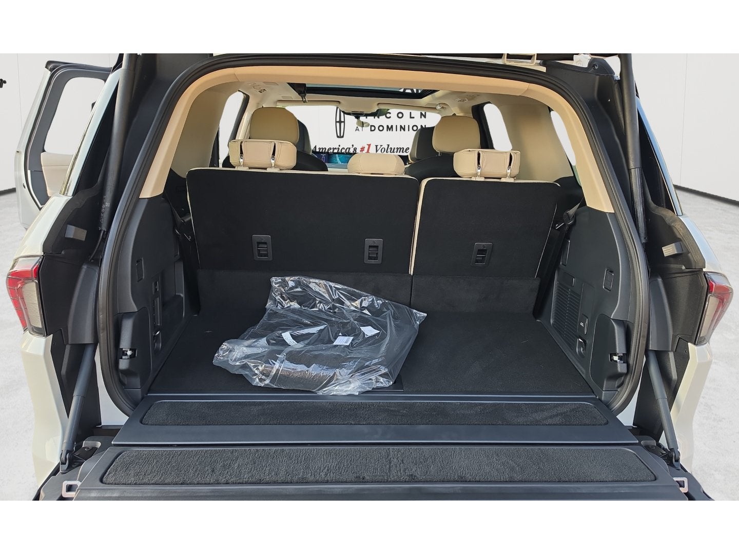 2027 Lincoln Navigator Reserve