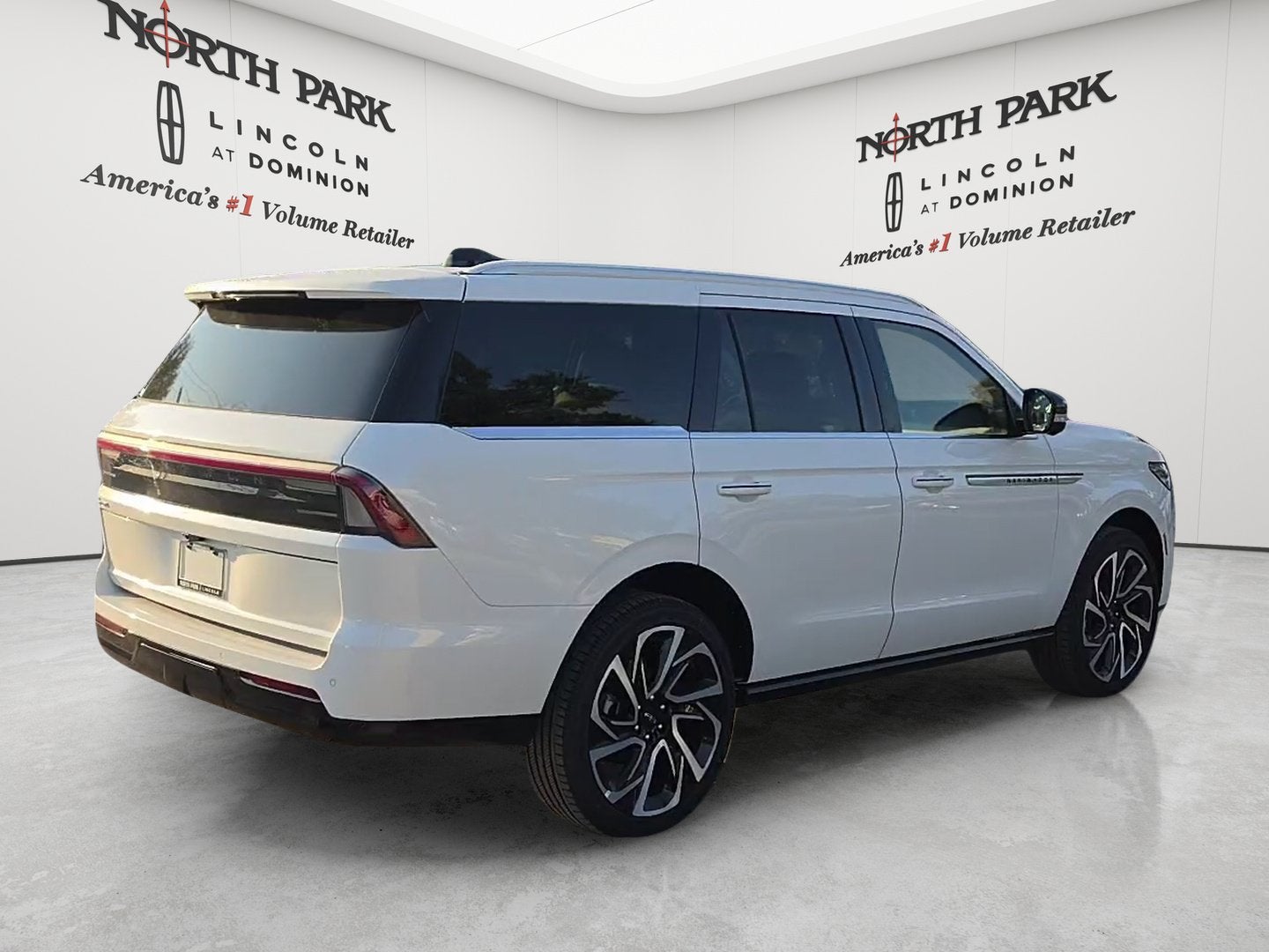 2027 Lincoln Navigator Reserve