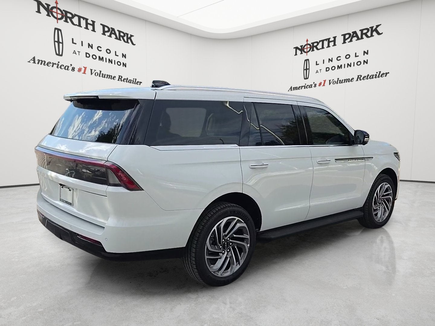 2027 Lincoln Navigator Premiere