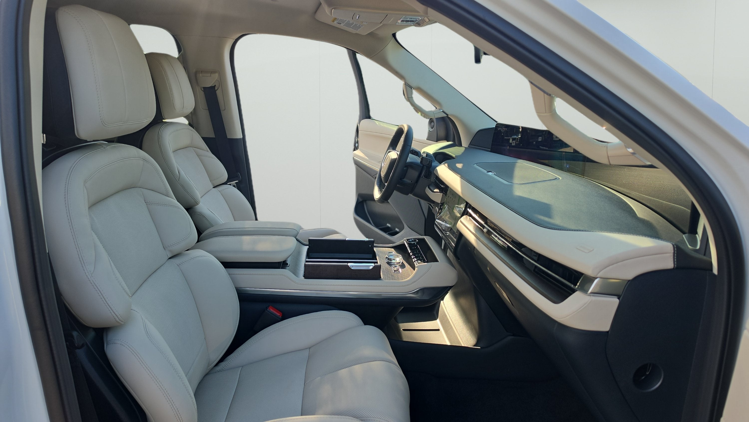 2027 Lincoln Navigator Premiere