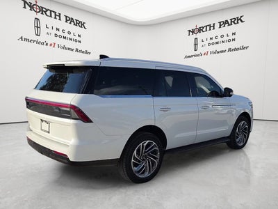 2027 Lincoln Navigator Premiere