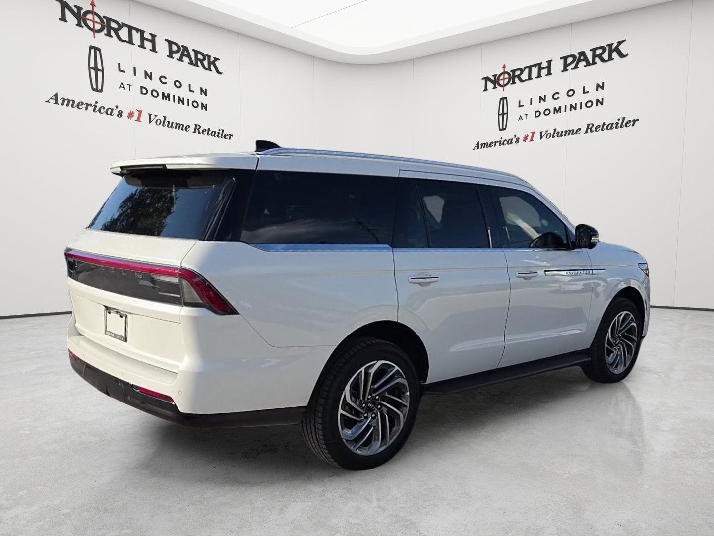 2027 Lincoln Navigator Premiere