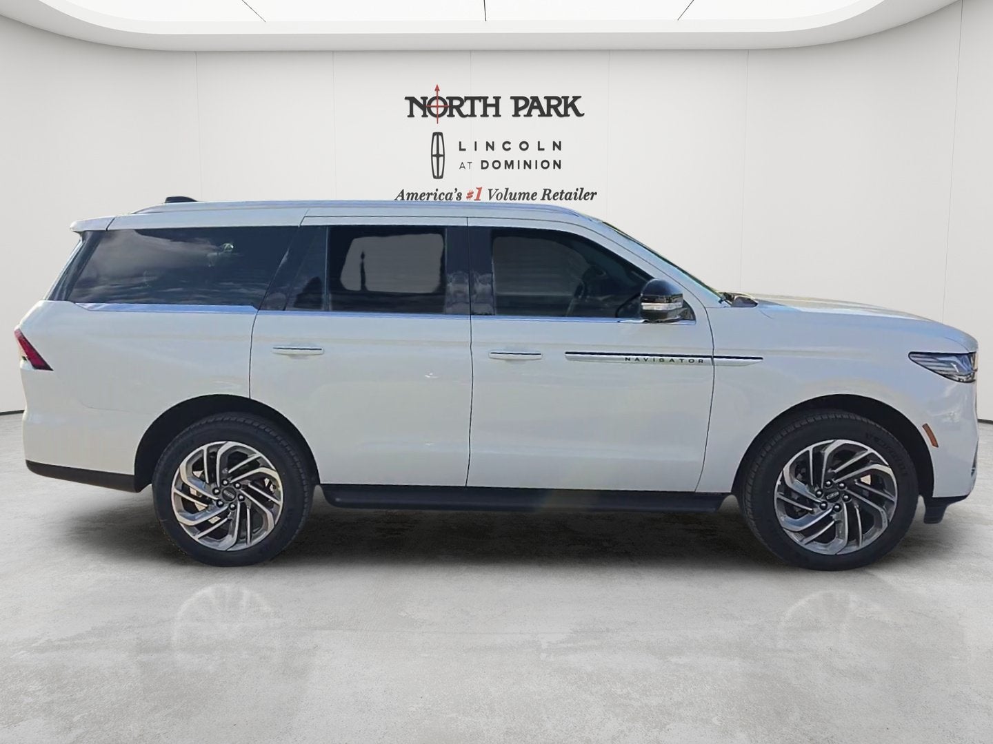 2027 Lincoln Navigator Premiere