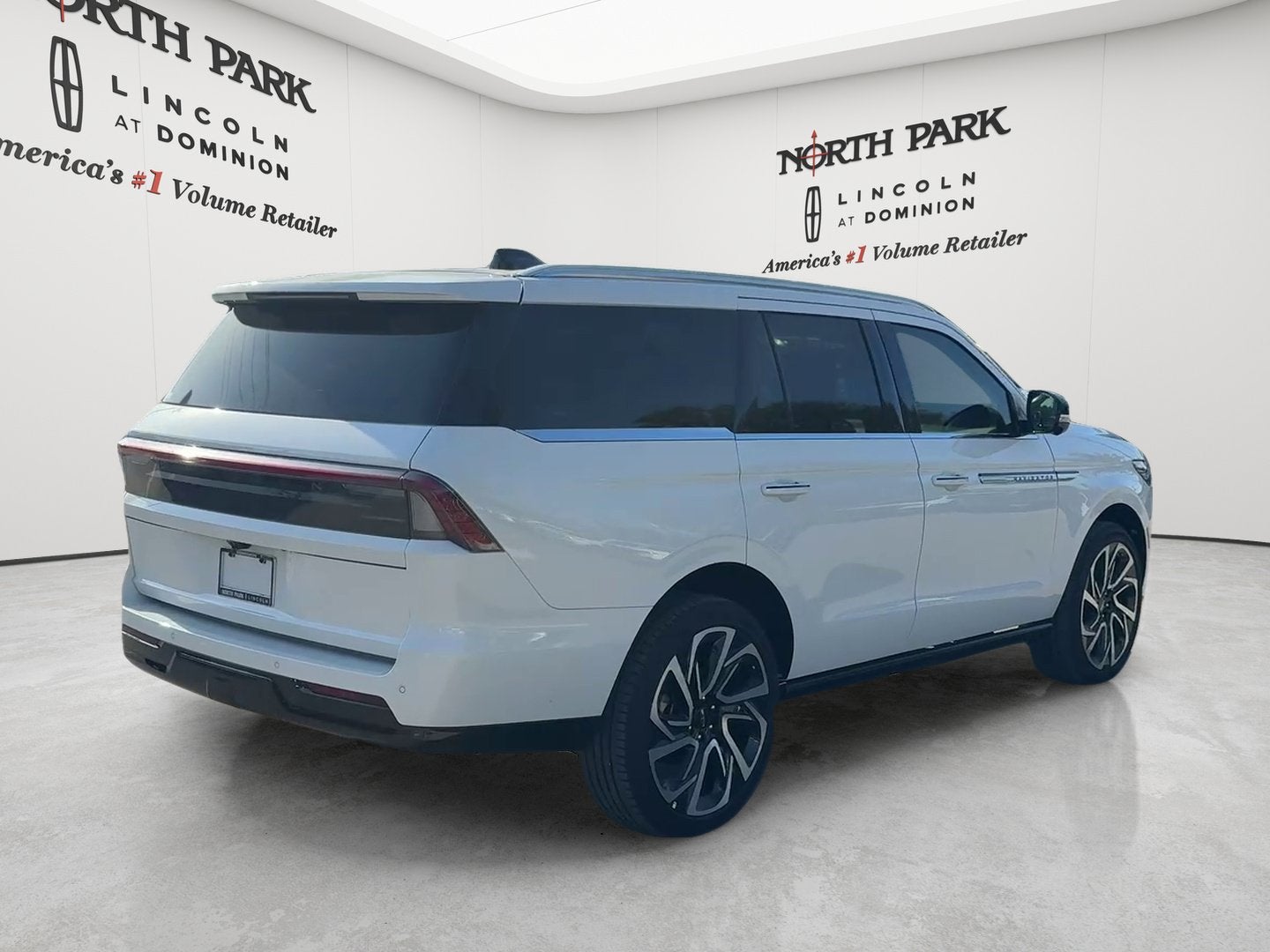 2027 Lincoln Navigator Reserve