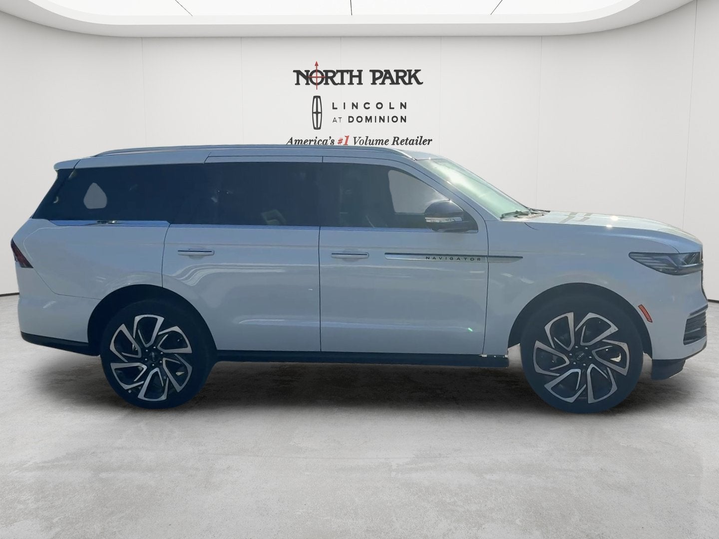 2027 Lincoln Navigator Reserve