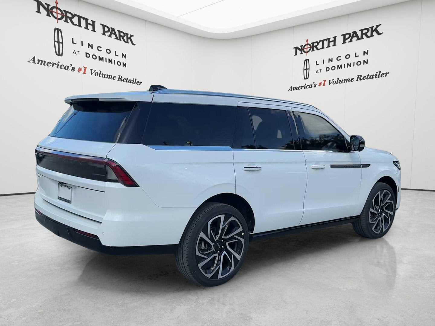 2027 Lincoln Navigator Reserve