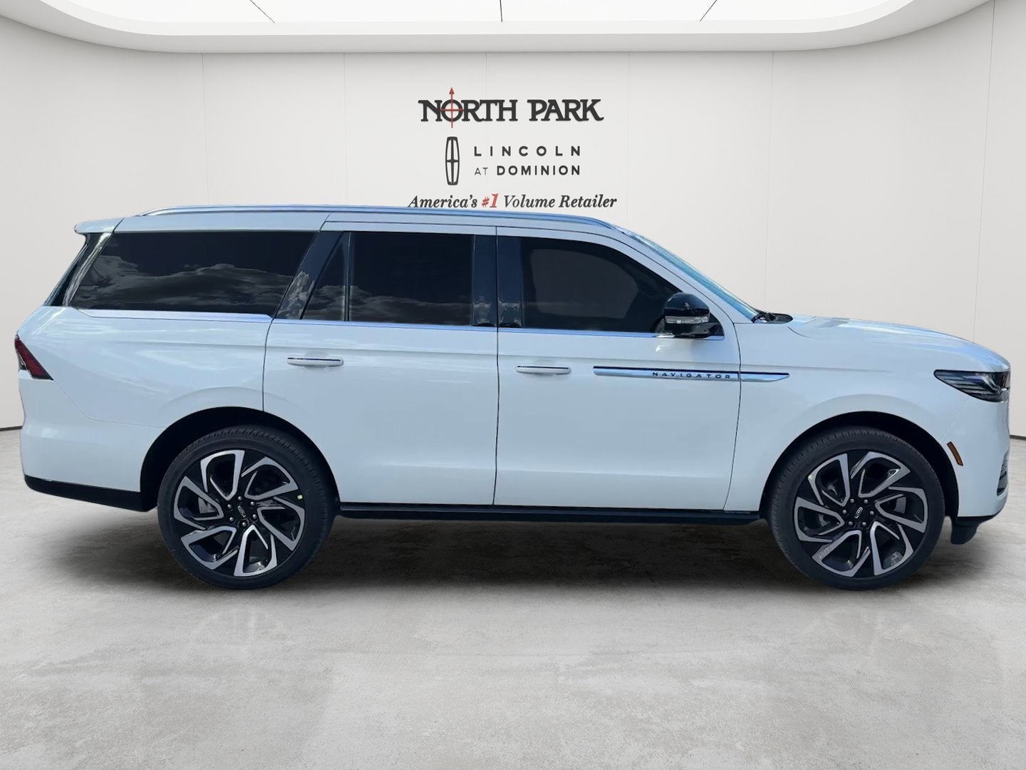 2027 Lincoln Navigator Reserve