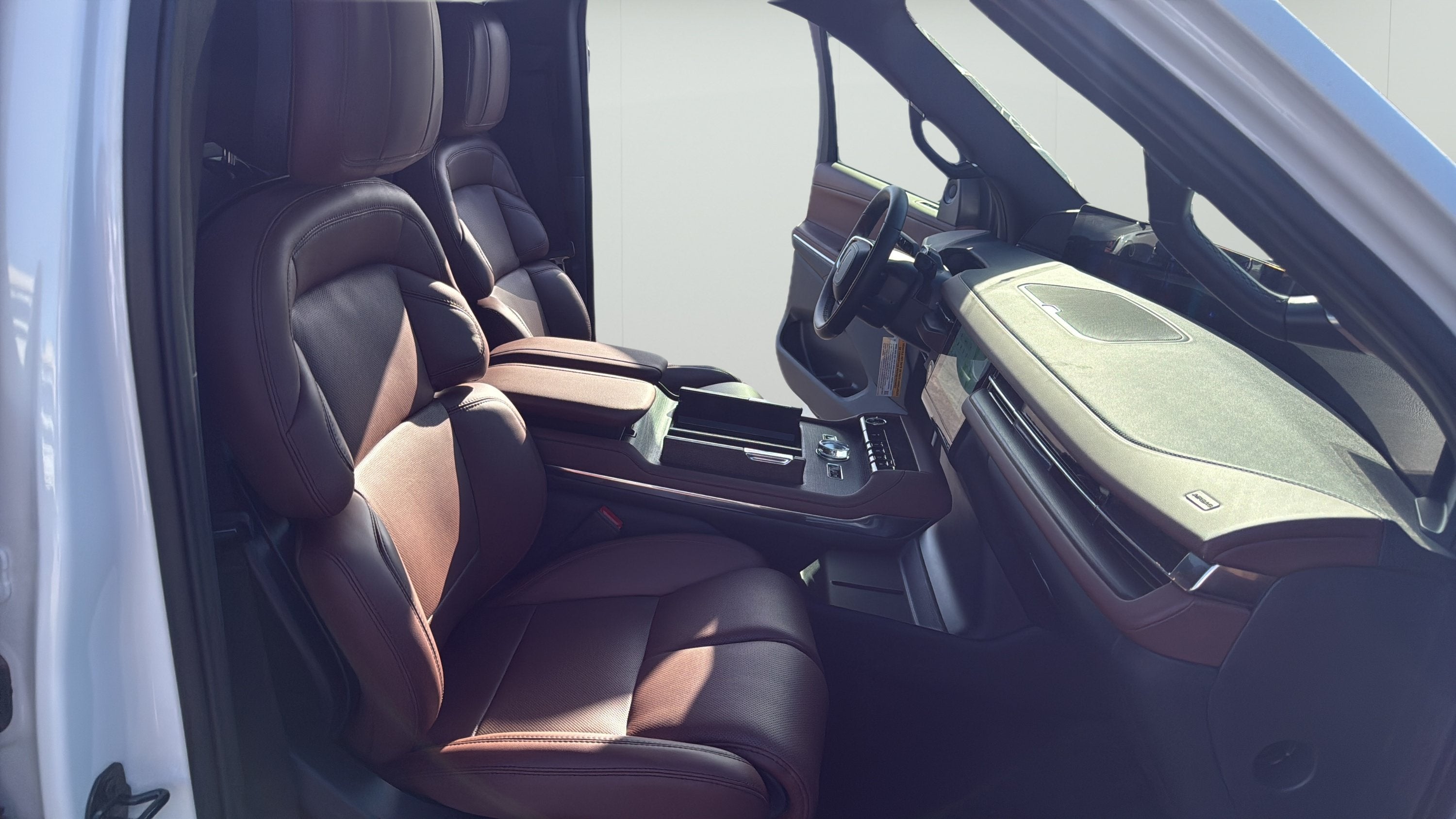 2027 Lincoln Navigator Reserve