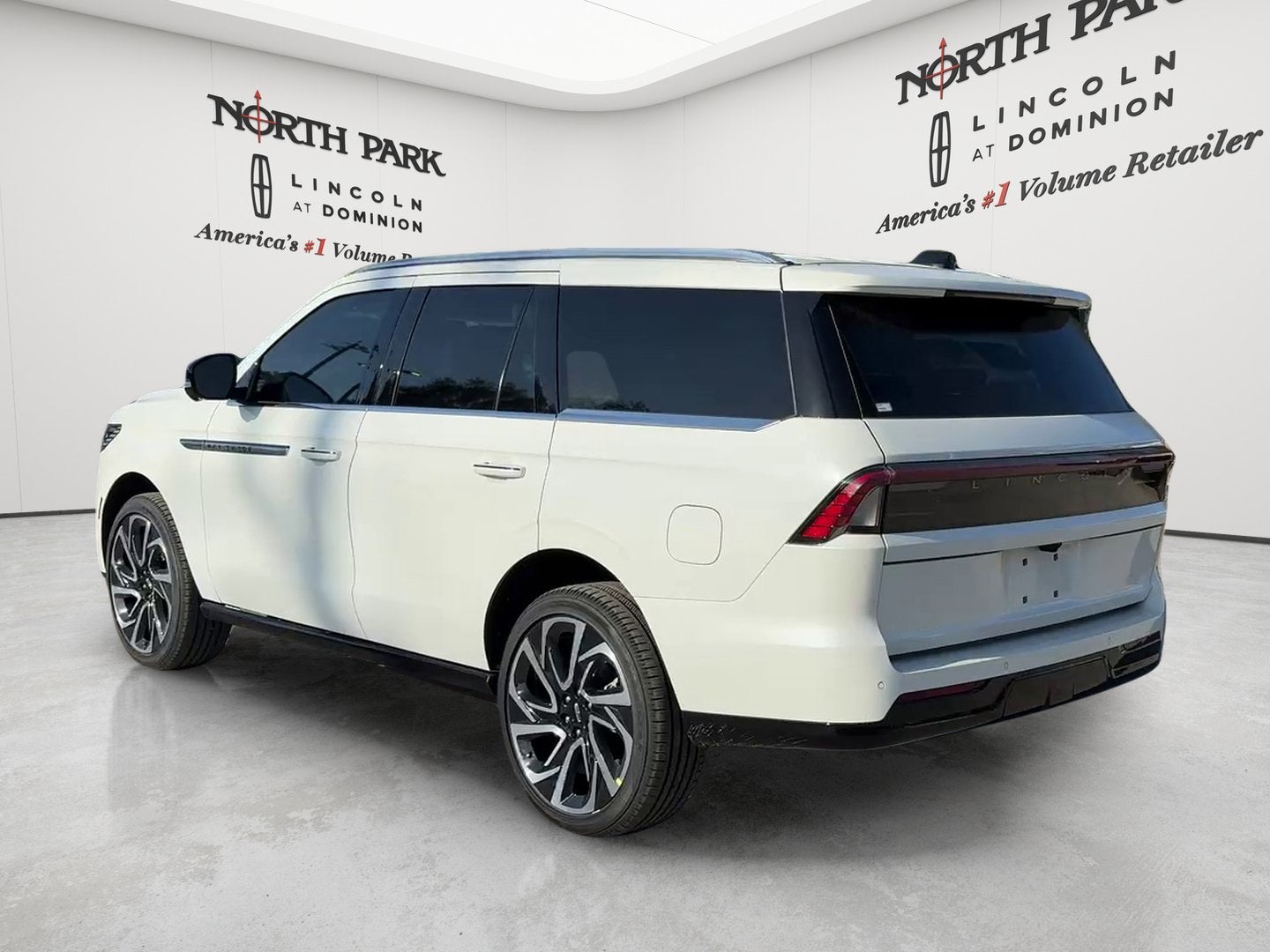 2027 Lincoln Navigator Reserve