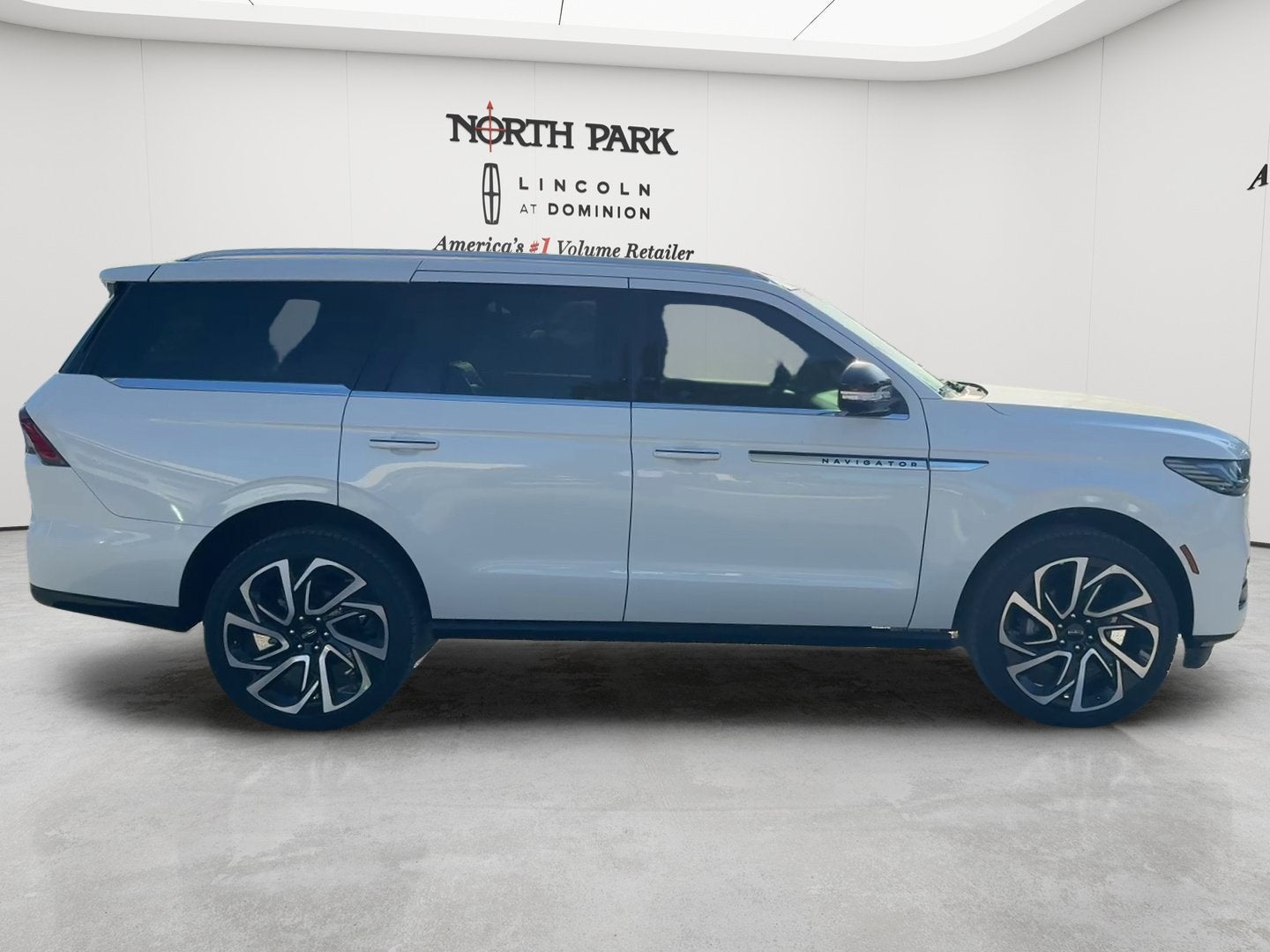 2027 Lincoln Navigator Reserve