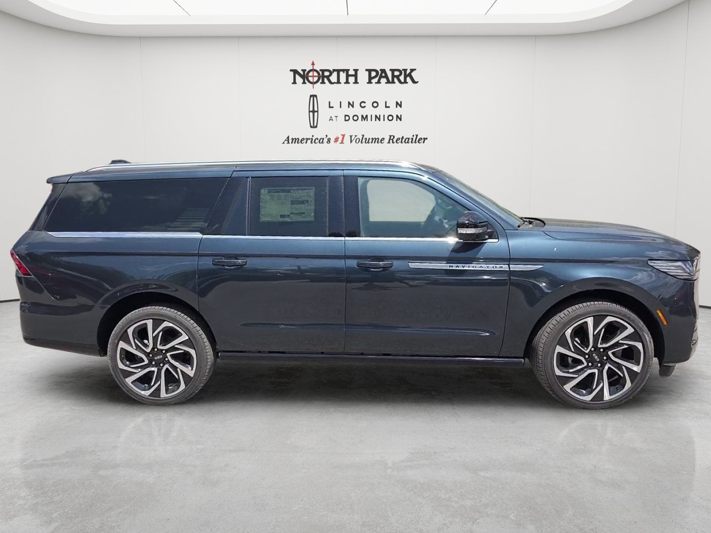 2026 Lincoln Navigator L Reserve