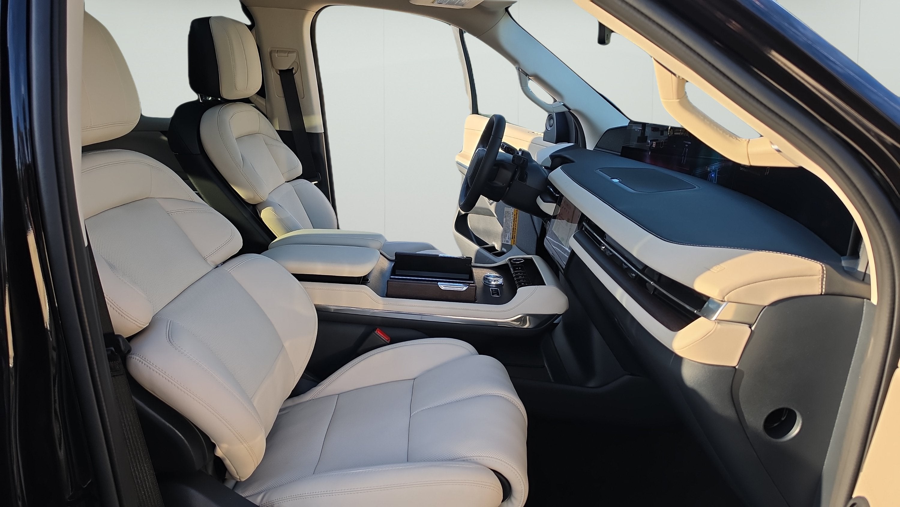 2027 Lincoln Navigator L Reserve