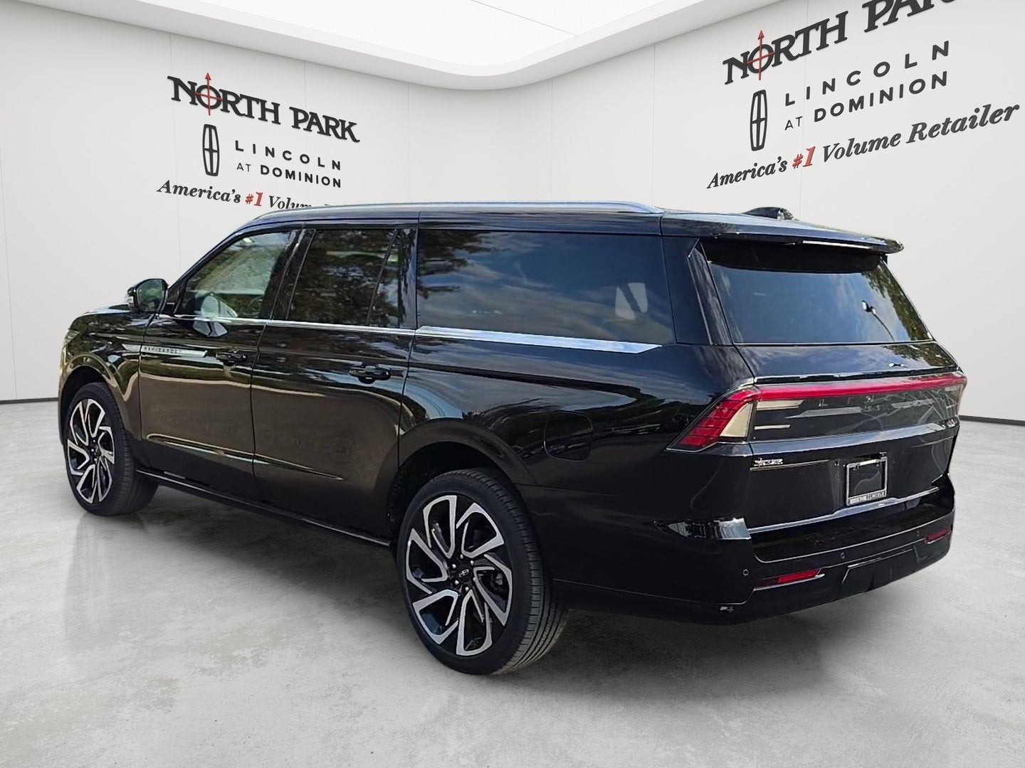 2027 Lincoln Navigator L Reserve