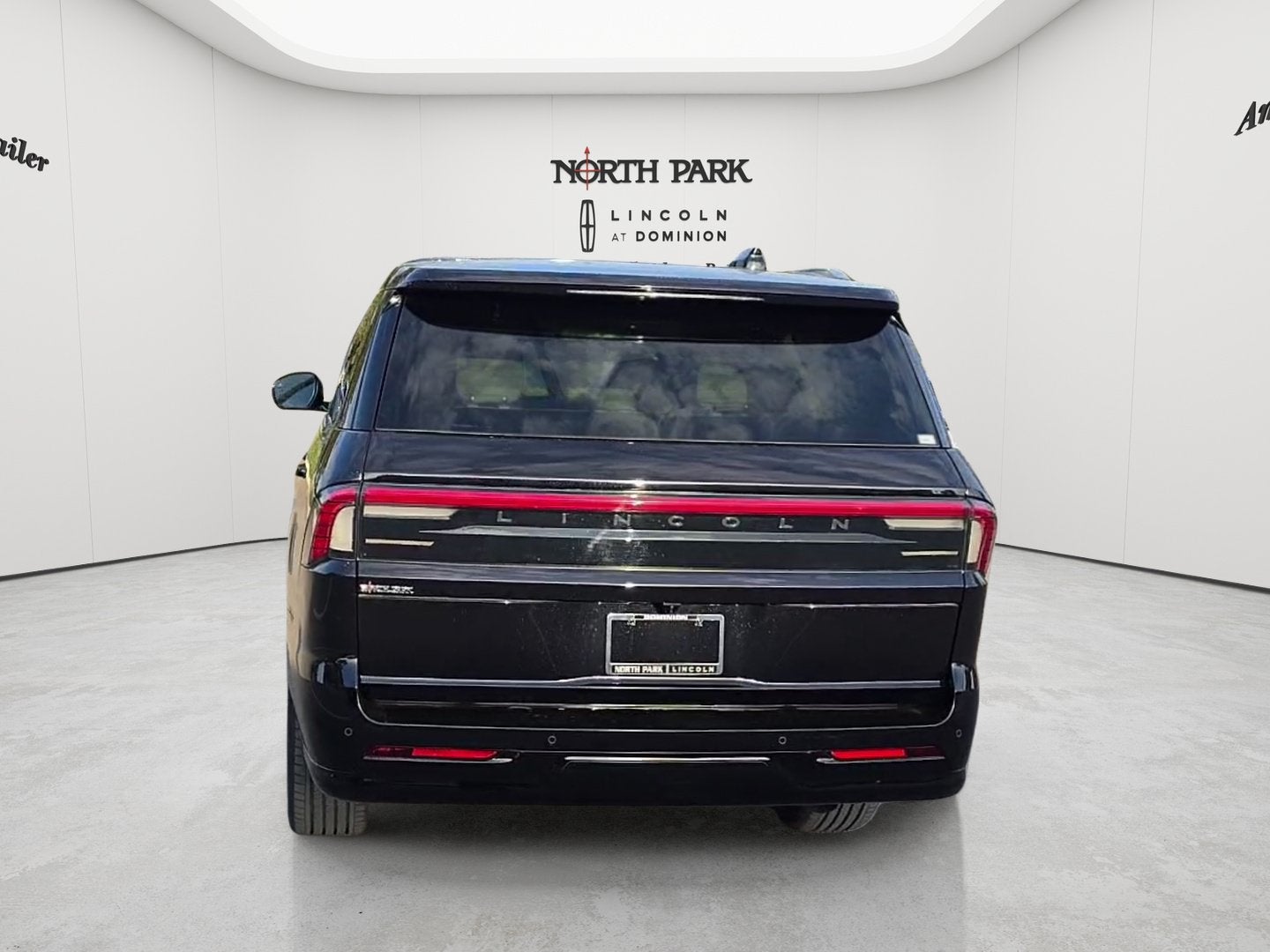 2027 Lincoln Navigator L Reserve