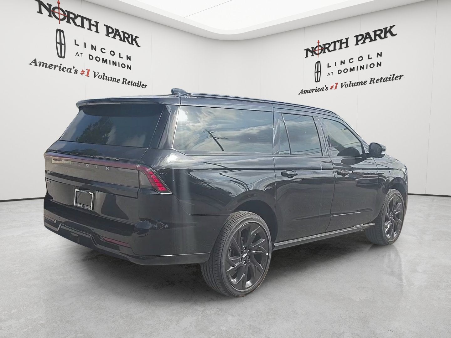 2027 Lincoln Navigator L Reserve