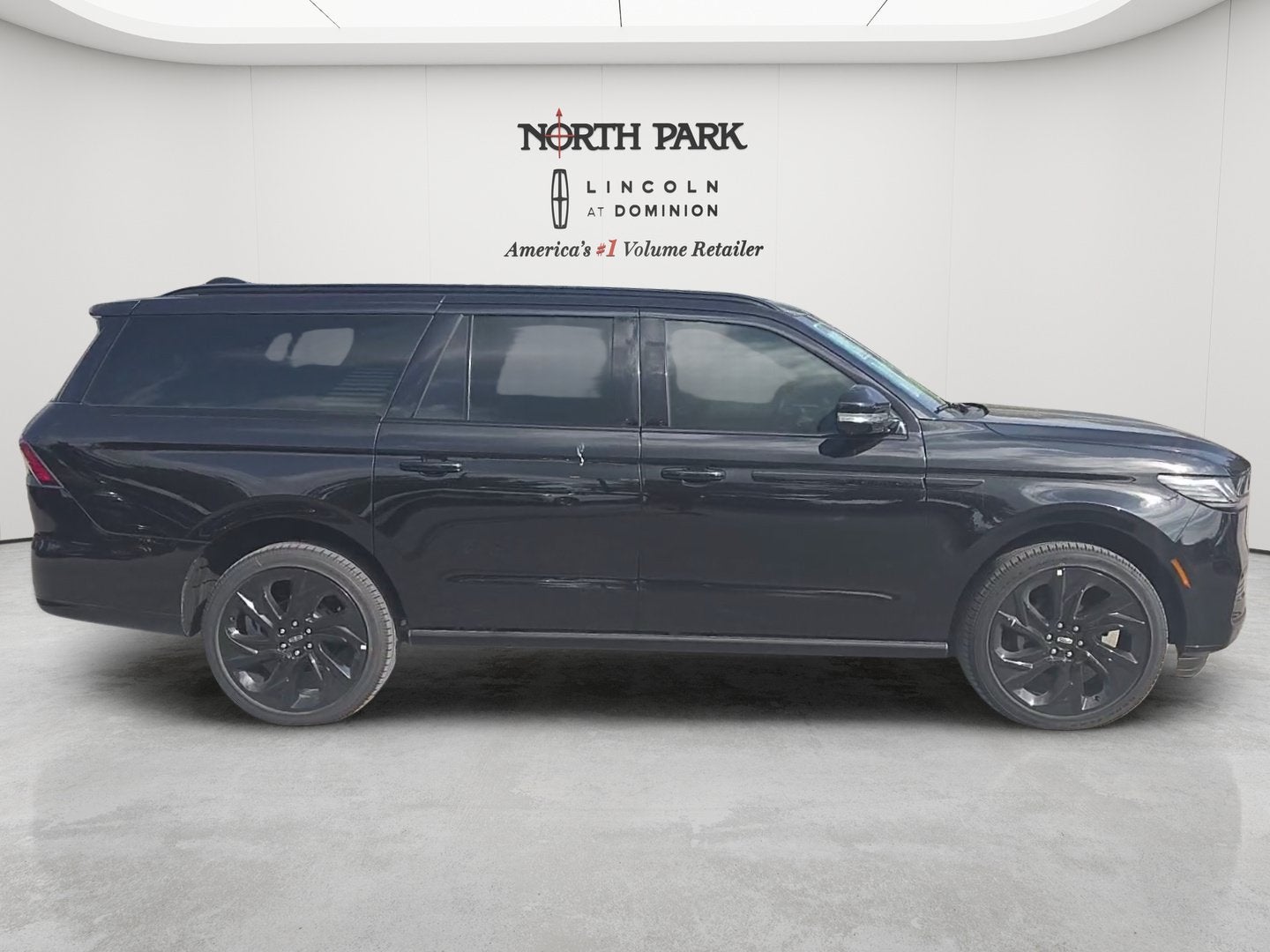 2027 Lincoln Navigator L Reserve