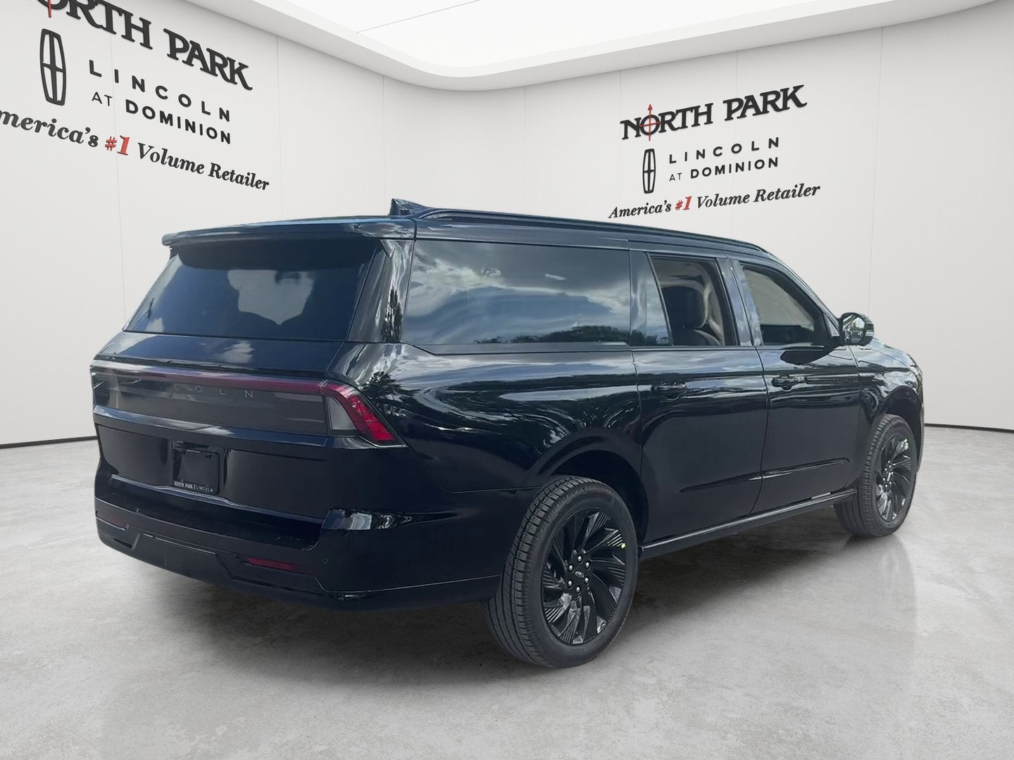 2027 Lincoln Navigator L Reserve