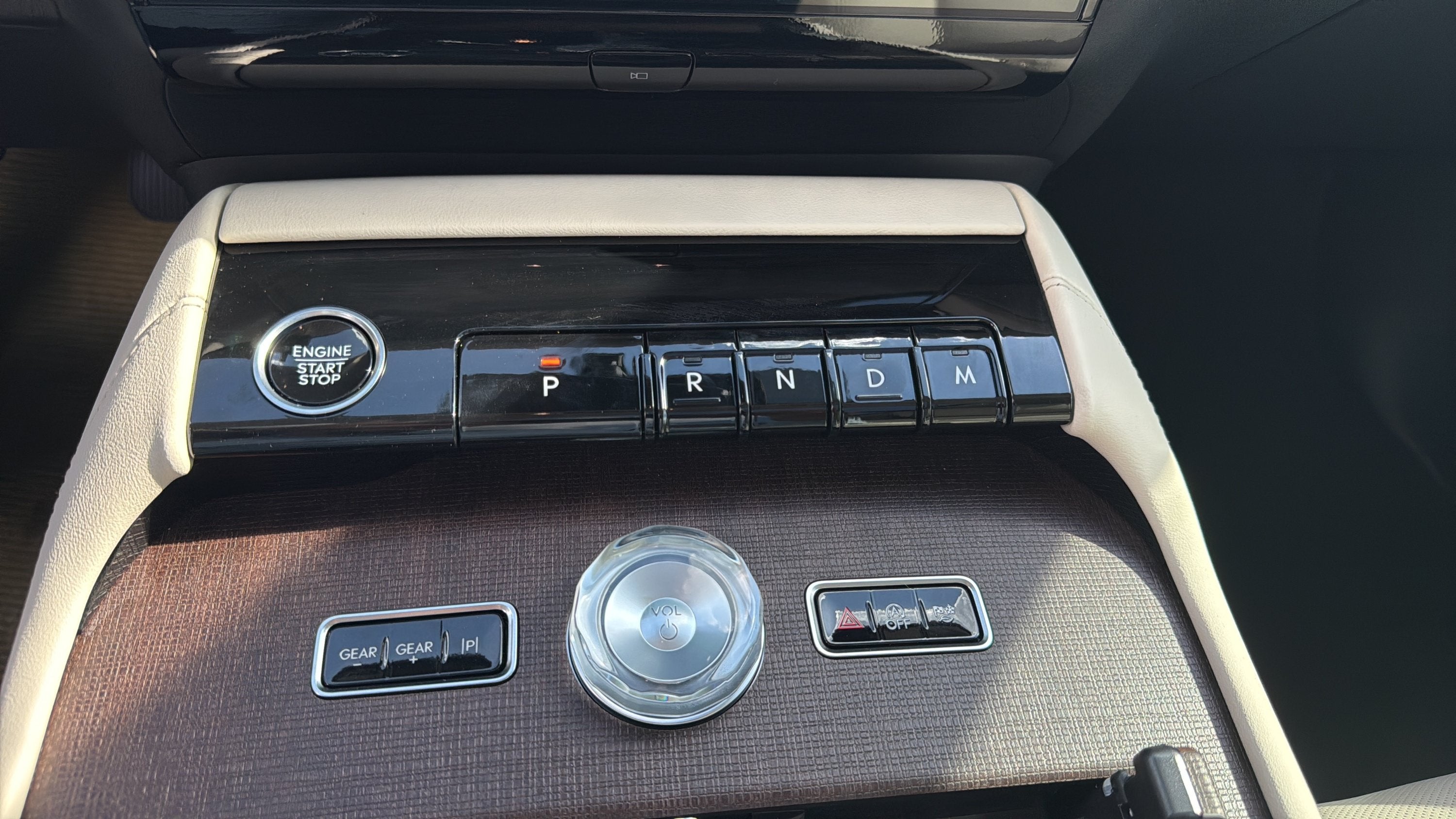 2027 Lincoln Navigator L Reserve
