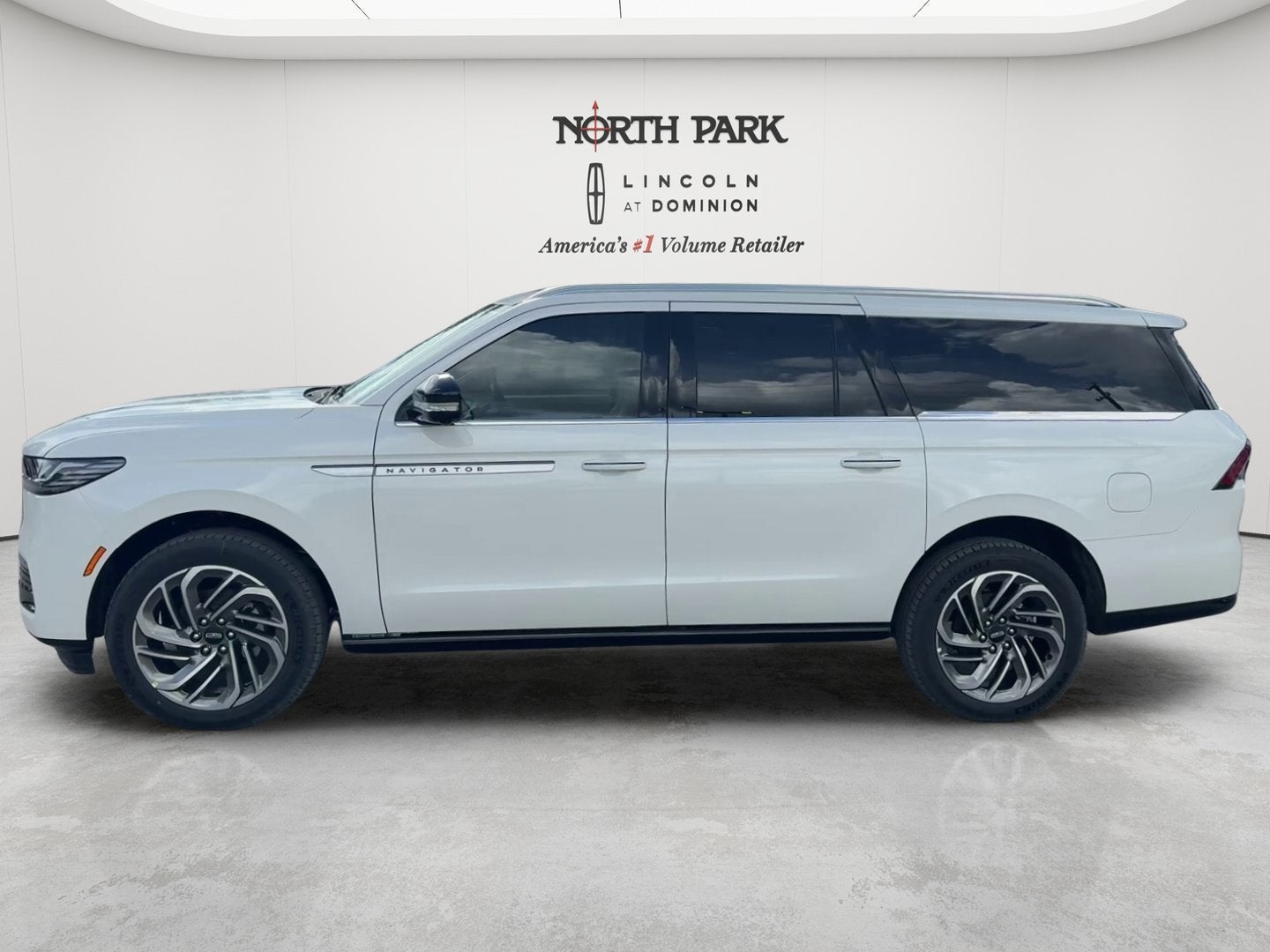 2027 Lincoln Navigator L Reserve