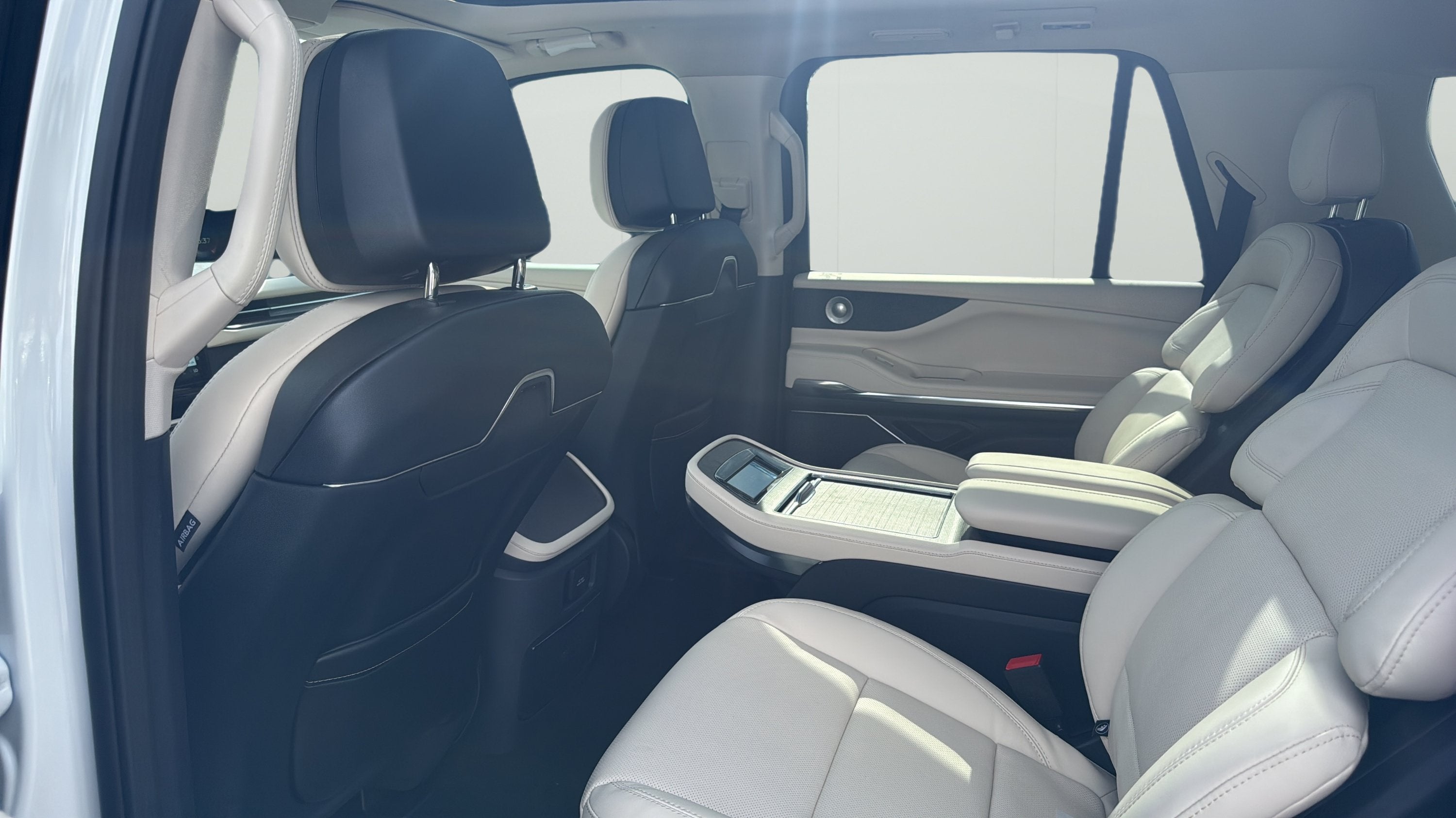 2027 Lincoln Navigator L Reserve