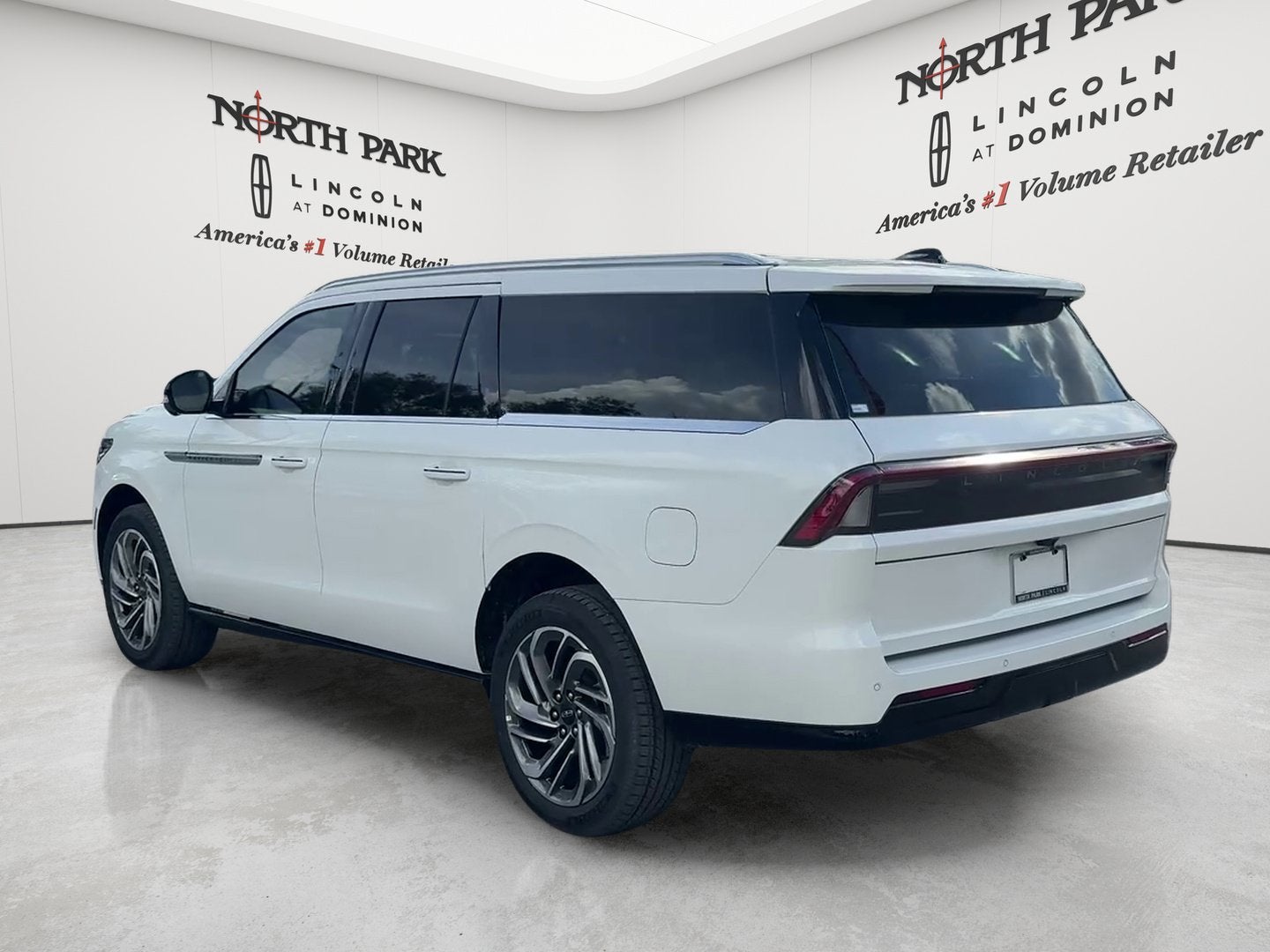 2027 Lincoln Navigator L Reserve