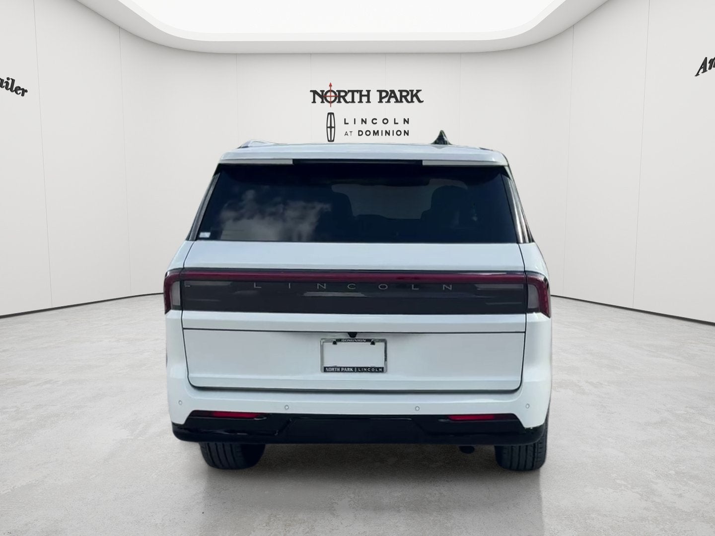 2027 Lincoln Navigator L Reserve
